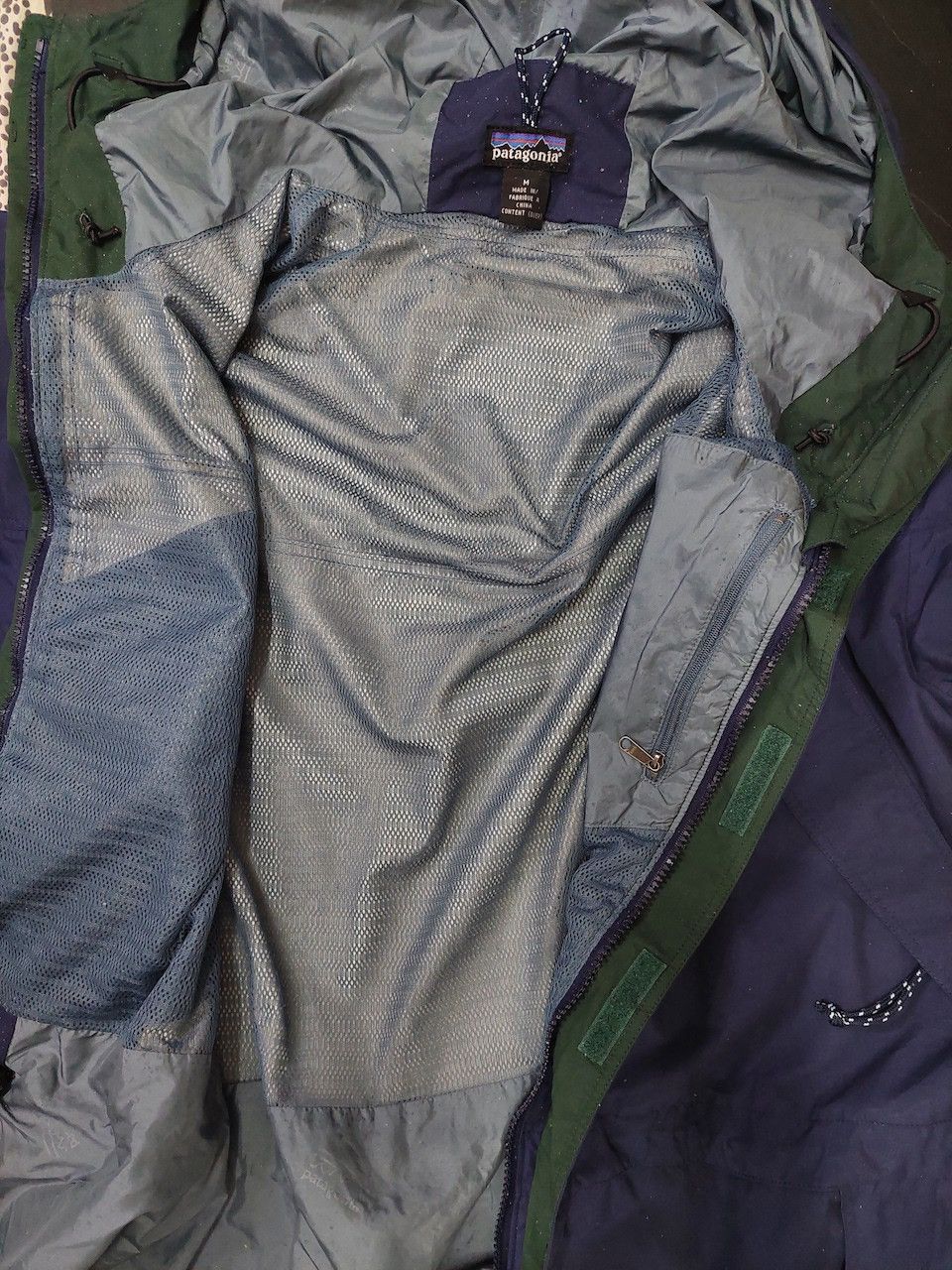 Patagonia Patagonia Waterproof Windbreaker Light Jacket With Hoodie Size US M / EU 48-50 / 2 - 12 Thumbnail