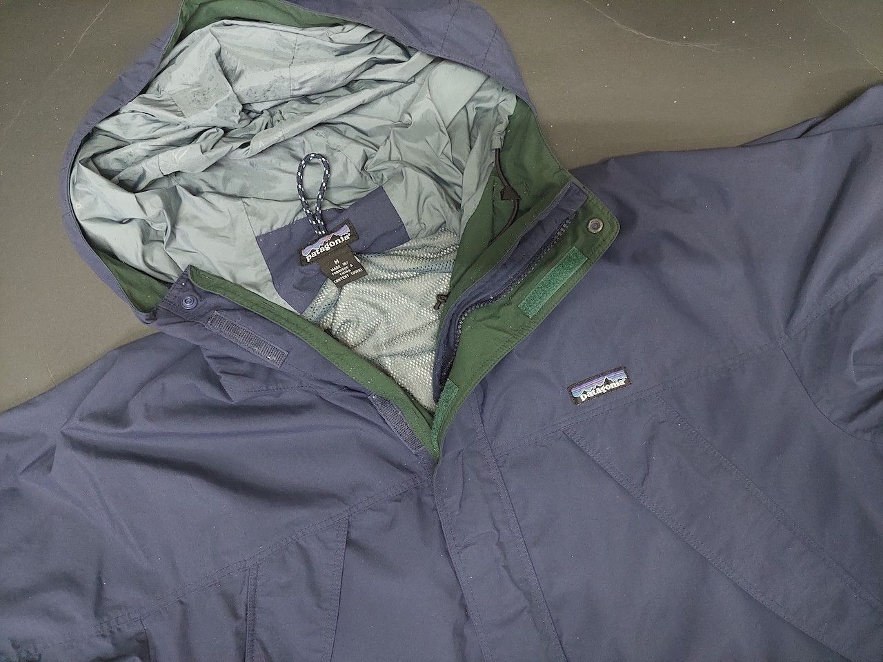 Patagonia Patagonia Waterproof Windbreaker Light Jacket With Hoodie Size US M / EU 48-50 / 2 - 2 Thumbnail