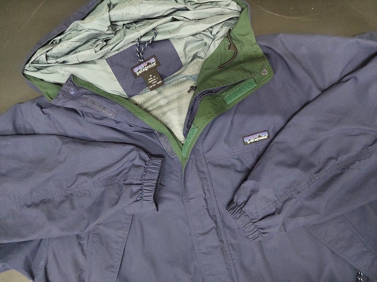 Patagonia Patagonia Waterproof Windbreaker Light Jacket With Hoodie Size US M / EU 48-50 / 2 - 7 Thumbnail