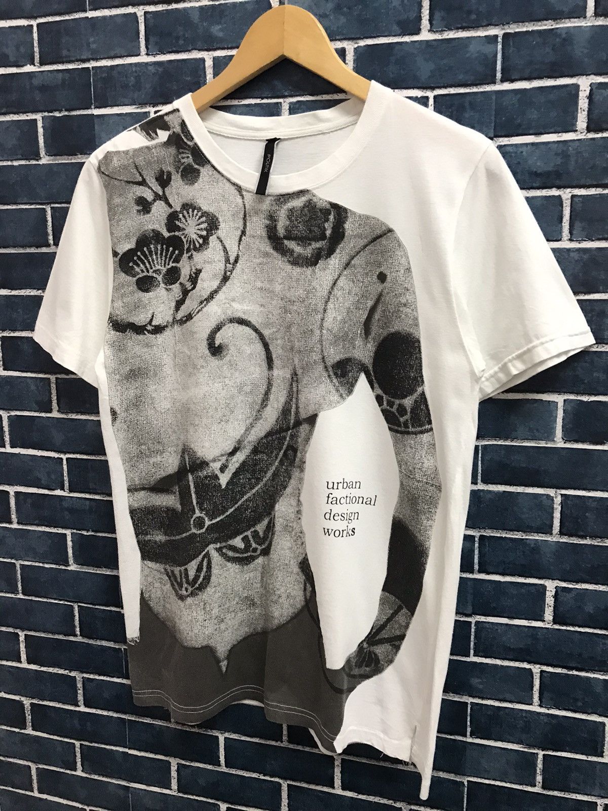 Japanese Brand Politix Japan Urban Factional Design Works Art tee Size US M / EU 48-50 / 2 - 2 Thumbnail