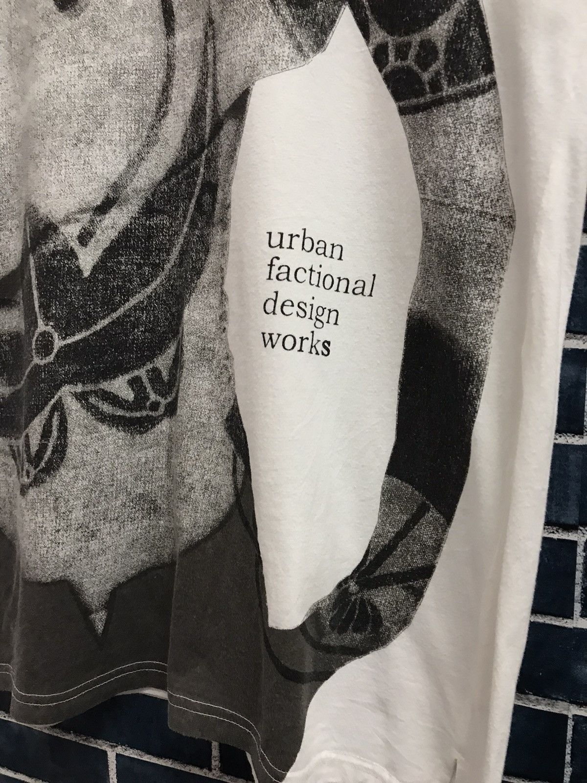 Japanese Brand Politix Japan Urban Factional Design Works Art tee Size US M / EU 48-50 / 2 - 6 Thumbnail