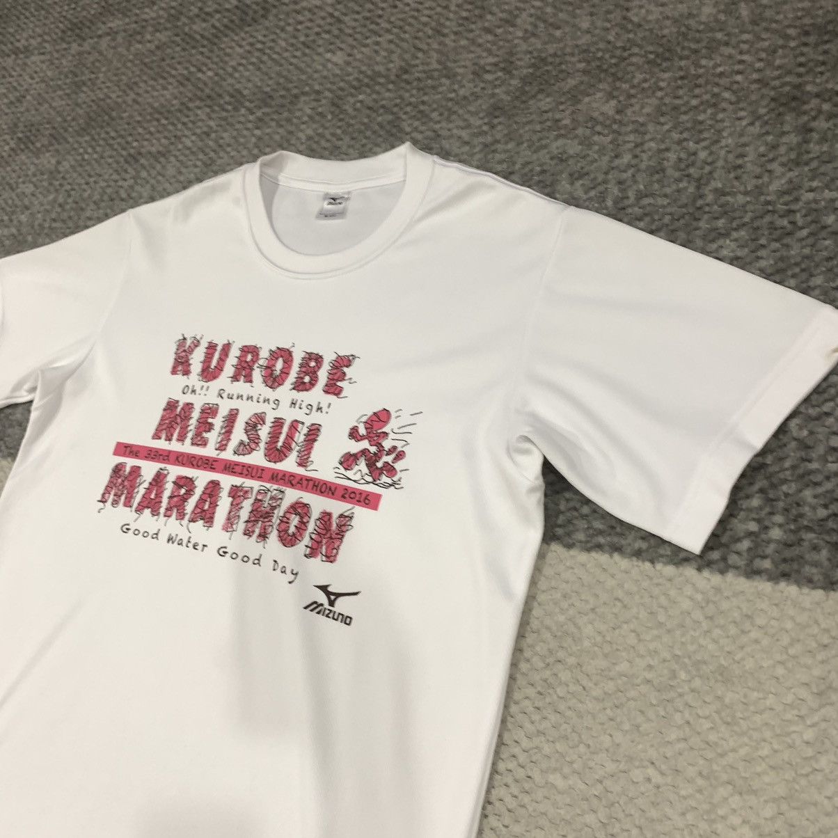 Mizuno × Sports Specialties MIZUNO KUROBE MEISUI MARATHON 2016 SPORTWEAR JERSEY TSHIRT Size US M / EU 48-50 / 2 - 6 Thumbnail
