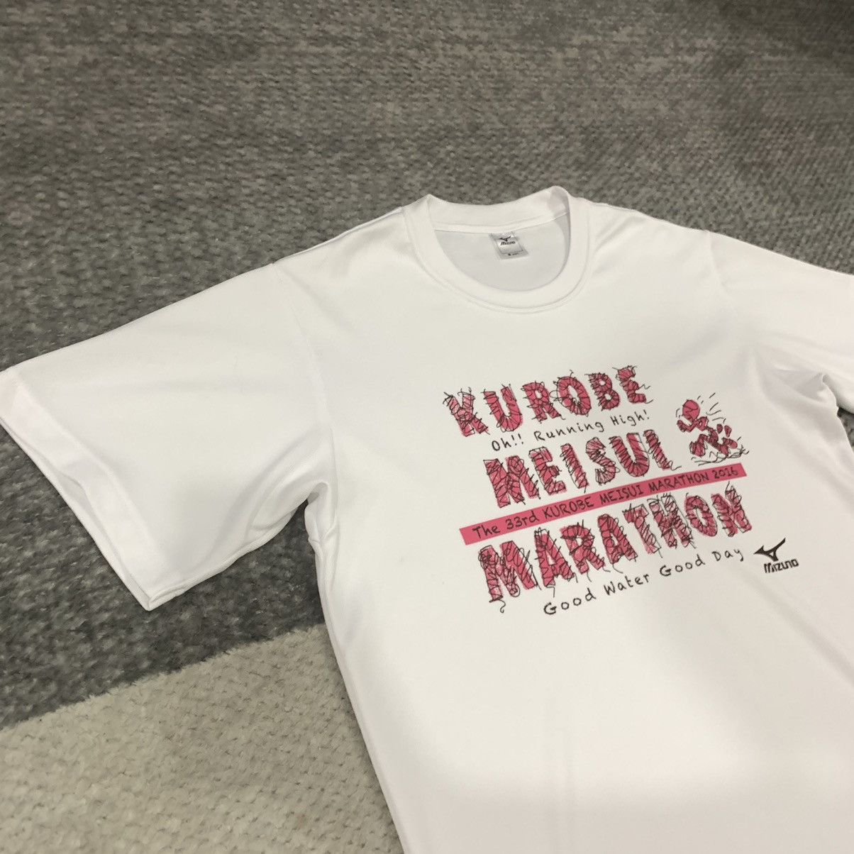 Mizuno × Sports Specialties MIZUNO KUROBE MEISUI MARATHON 2016 SPORTWEAR JERSEY TSHIRT Size US M / EU 48-50 / 2 - 5 Thumbnail