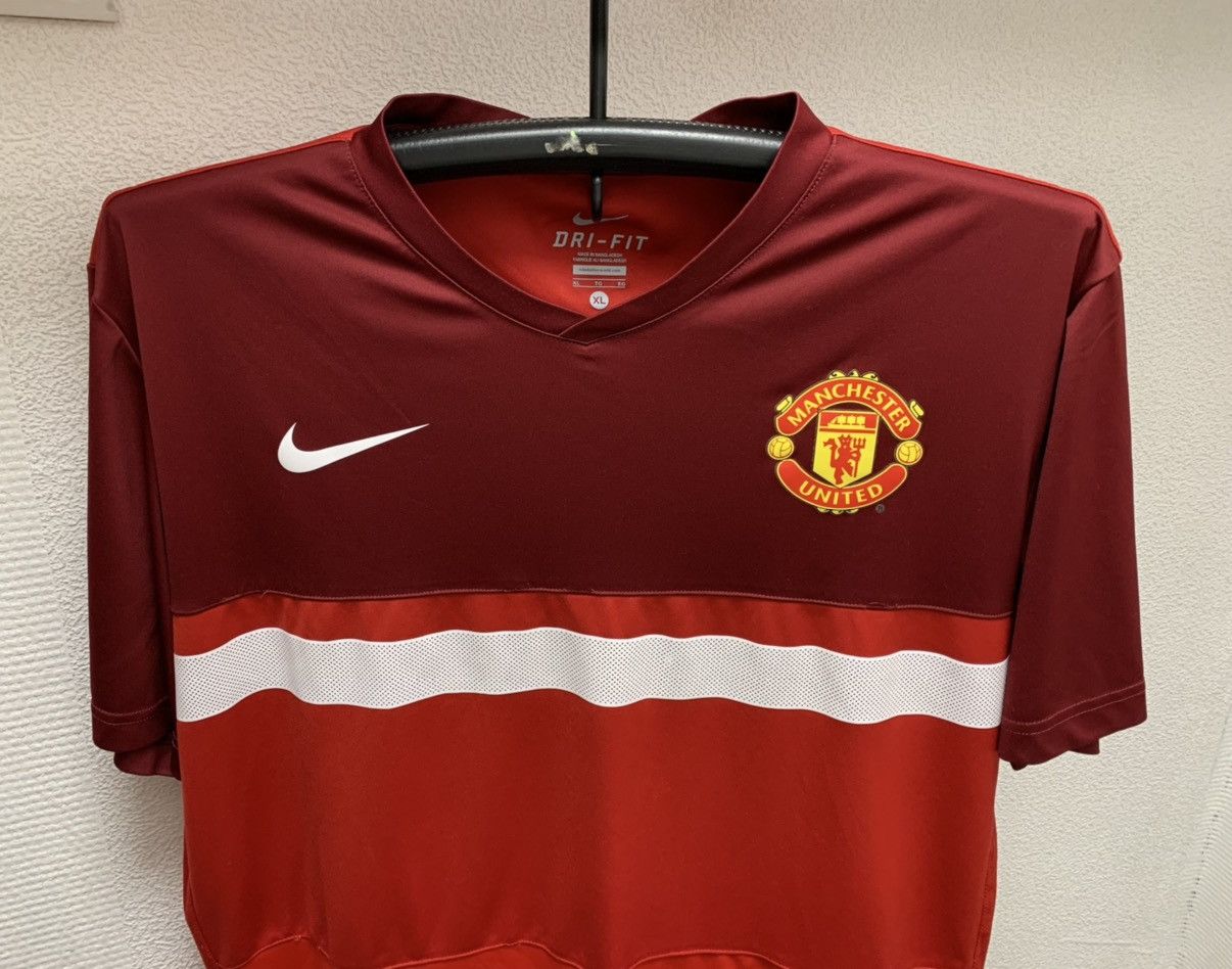 Nike Manchester United Nike soccer jersey red Xl sz Size US XL / EU 56 / 4 - 2 Thumbnail