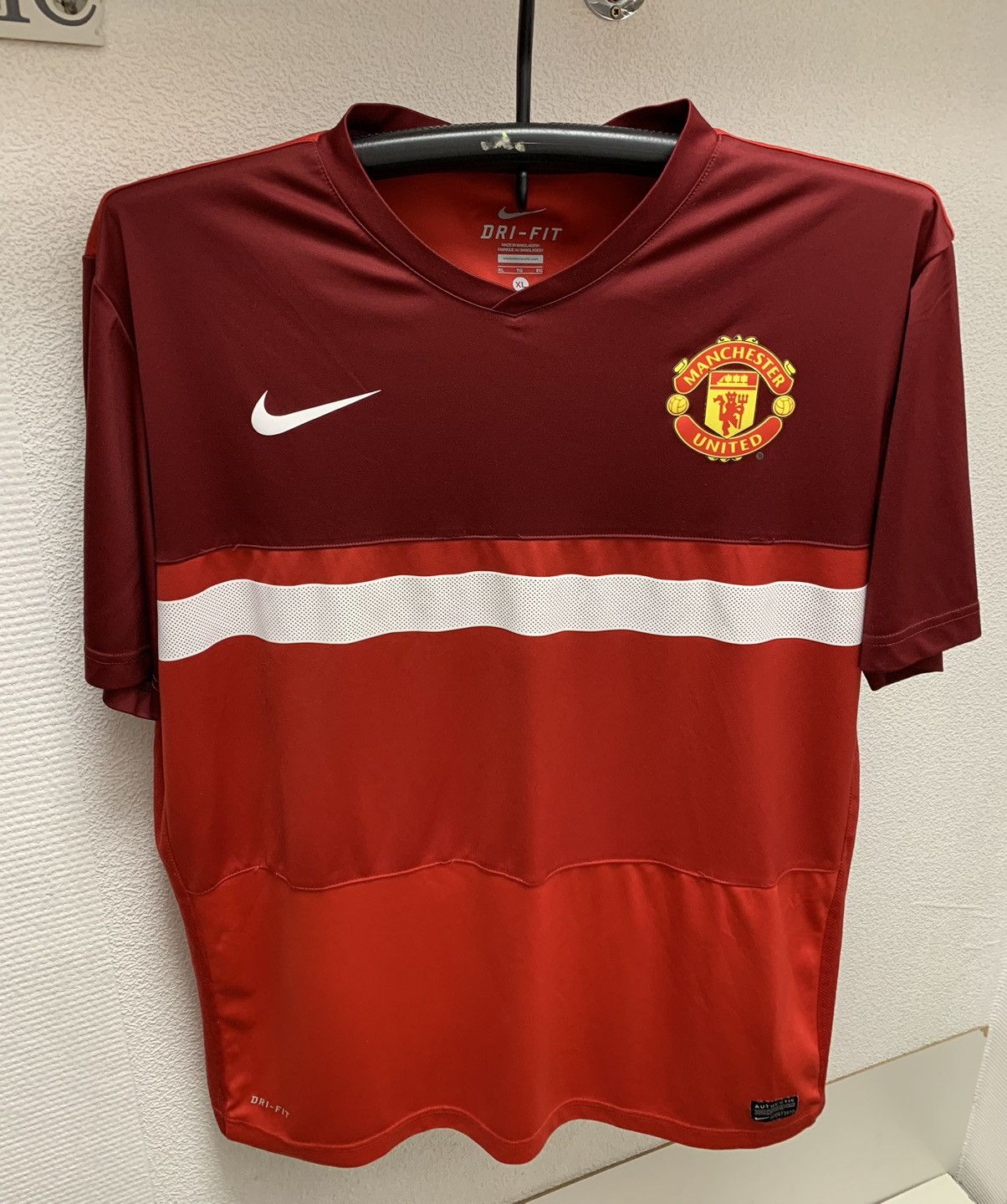 Nike Manchester United Nike soccer jersey red Xl sz Size US XL / EU 56 / 4 - 1 Thumbnail