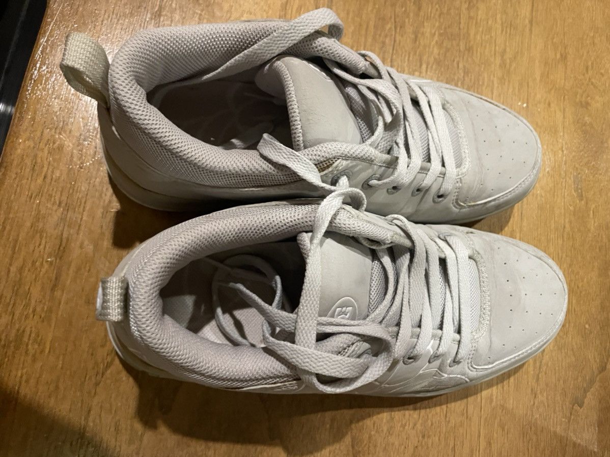 DC × Kaws 2002 Kaws x DC Chum Low Skate Shoes Size US 8.5 / EU 41-42 - 4 Thumbnail