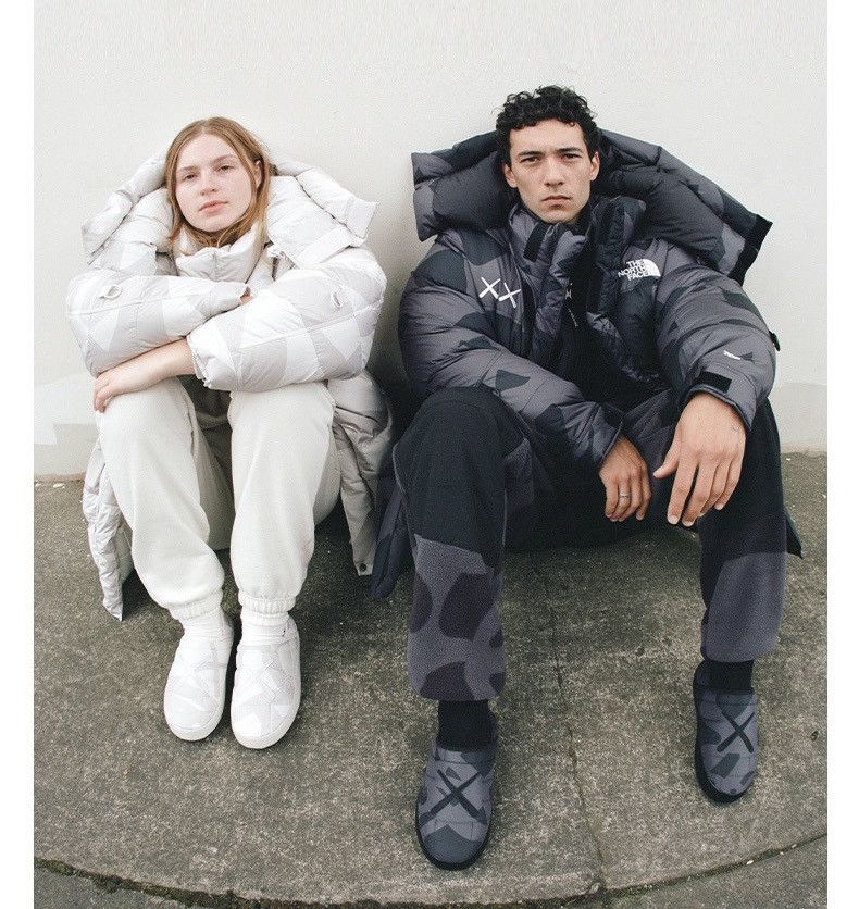 Kaws × The North Face XX KAWS retro 1994 himalayan parka BLACK Size US L / EU 52-54 / 3 - 11 Thumbnail