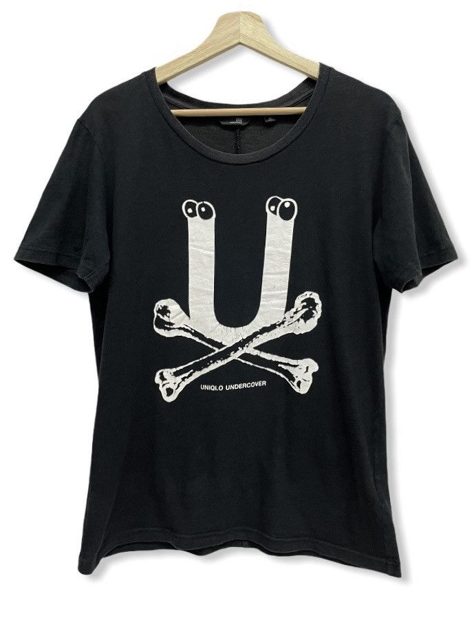 Uniqlo Iconic Punk Crossbone Faded Black T-Shirt Size US M / EU 48-50 / 2 - 1 Thumbnail
