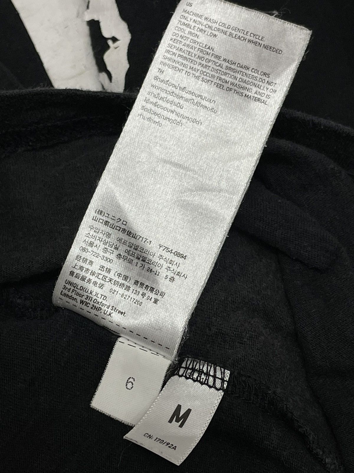 Uniqlo Iconic Punk Crossbone Faded Black T-Shirt Size US M / EU 48-50 / 2 - 7 Thumbnail