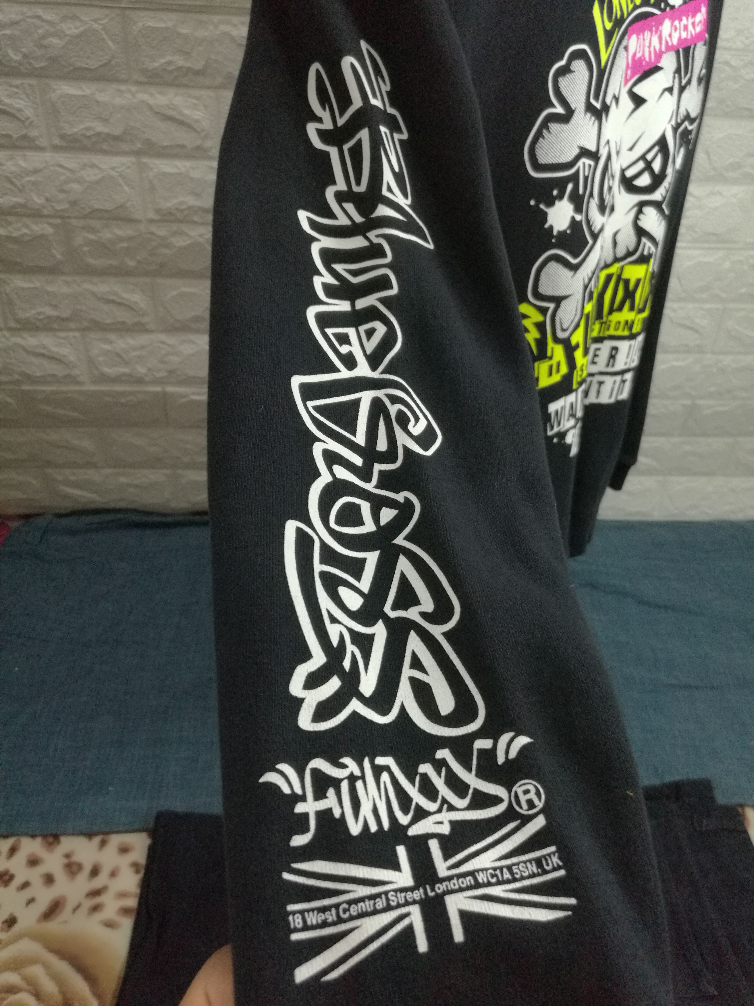 Japanese Brand Vintage Blue Cross London Punk Rocker Sweatshirt Size US M / EU 48-50 / 2 - 7 Thumbnail
