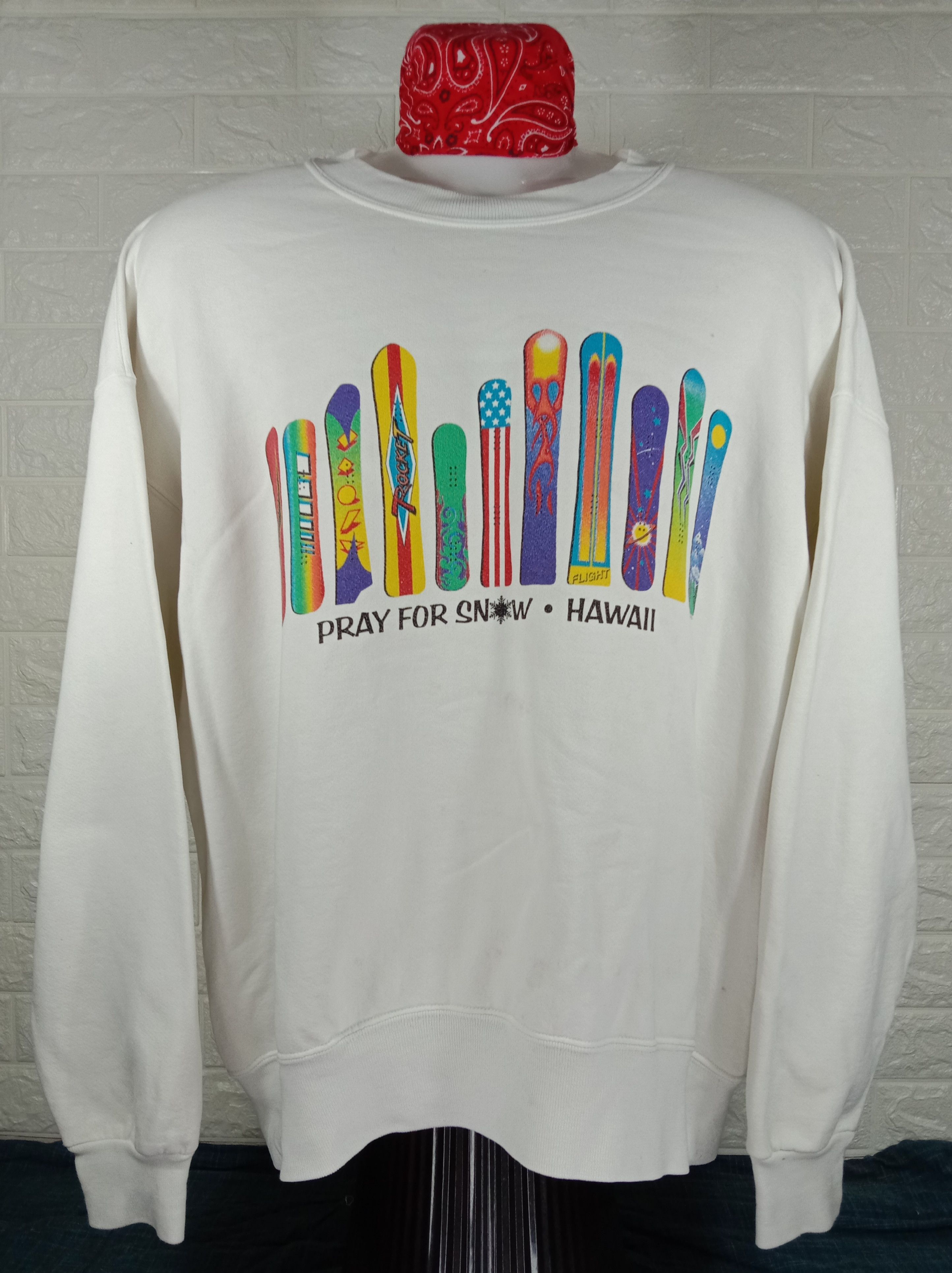 Vintage Vintage 90's Crazy Shirt Pray For Snow Hawaii Sweatshirt Size US XL / EU 56 / 4 - 1 Thumbnail