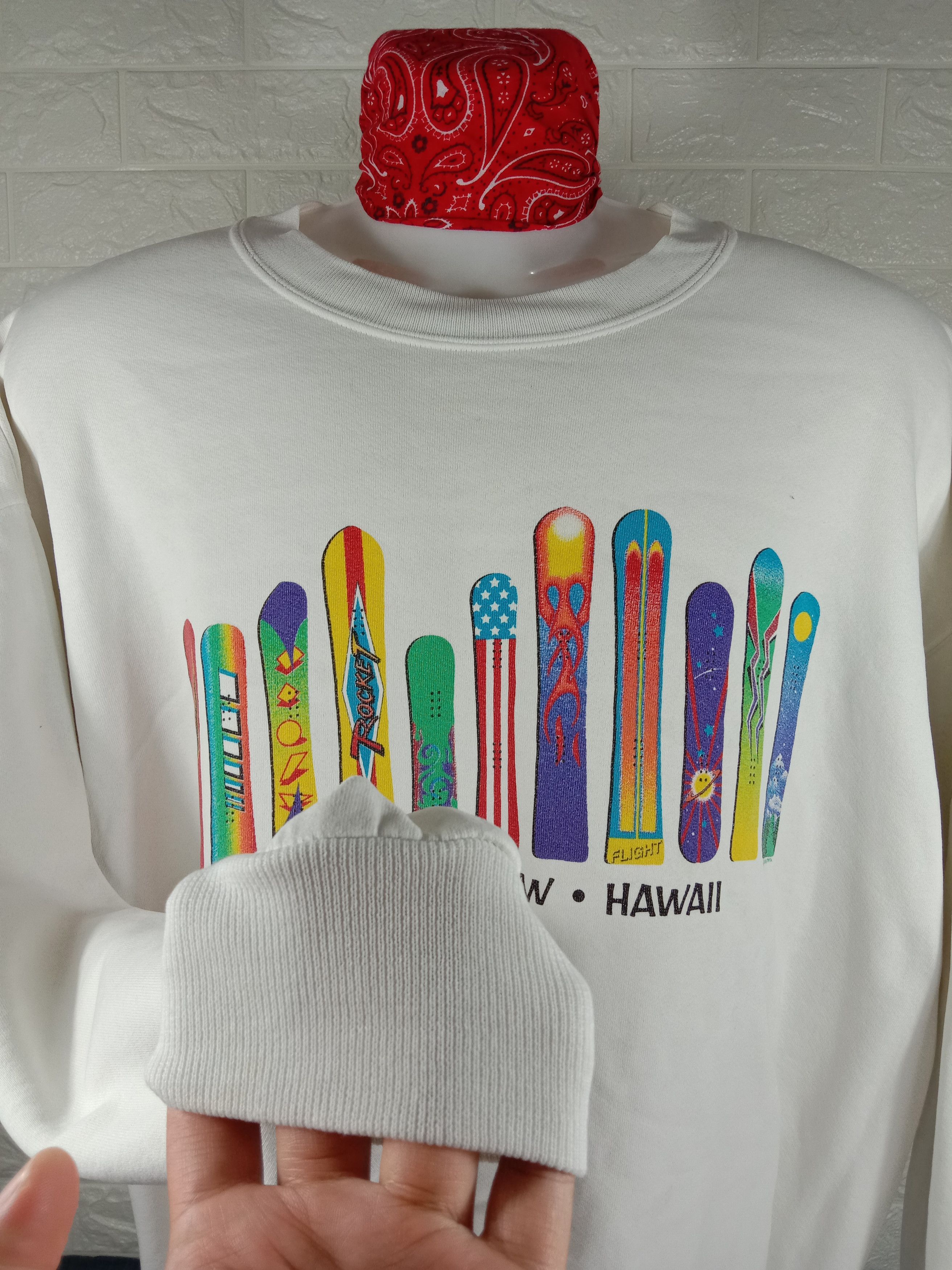 Vintage Vintage 90's Crazy Shirt Pray For Snow Hawaii Sweatshirt Size US XL / EU 56 / 4 - 8 Thumbnail