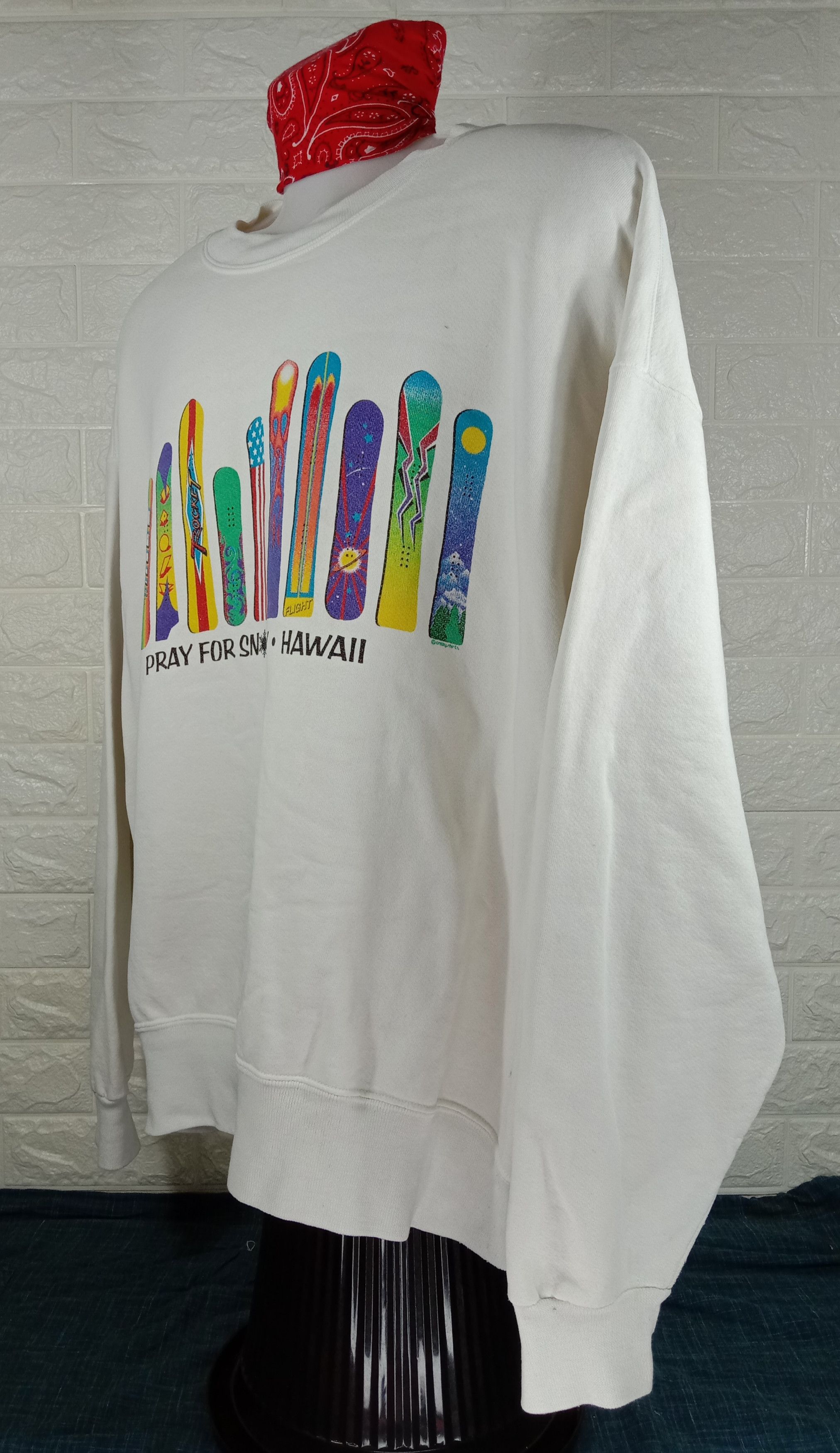Vintage Vintage 90's Crazy Shirt Pray For Snow Hawaii Sweatshirt Size US XL / EU 56 / 4 - 4 Thumbnail