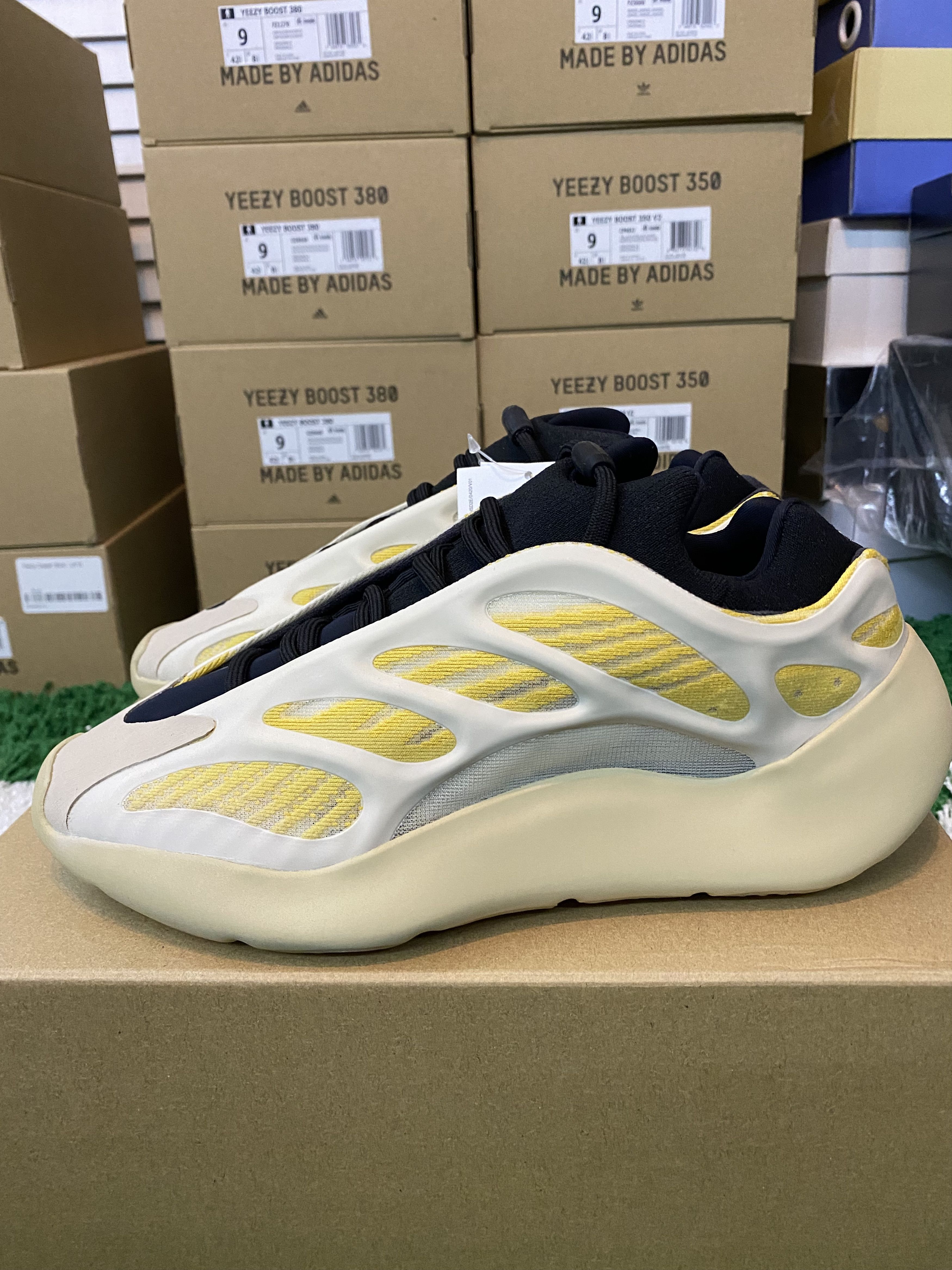 Adidas × Kanye West Yeezy 700 V3 - Safflower - G54853 Size US 8.5 / EU 41-42 - 4 Thumbnail