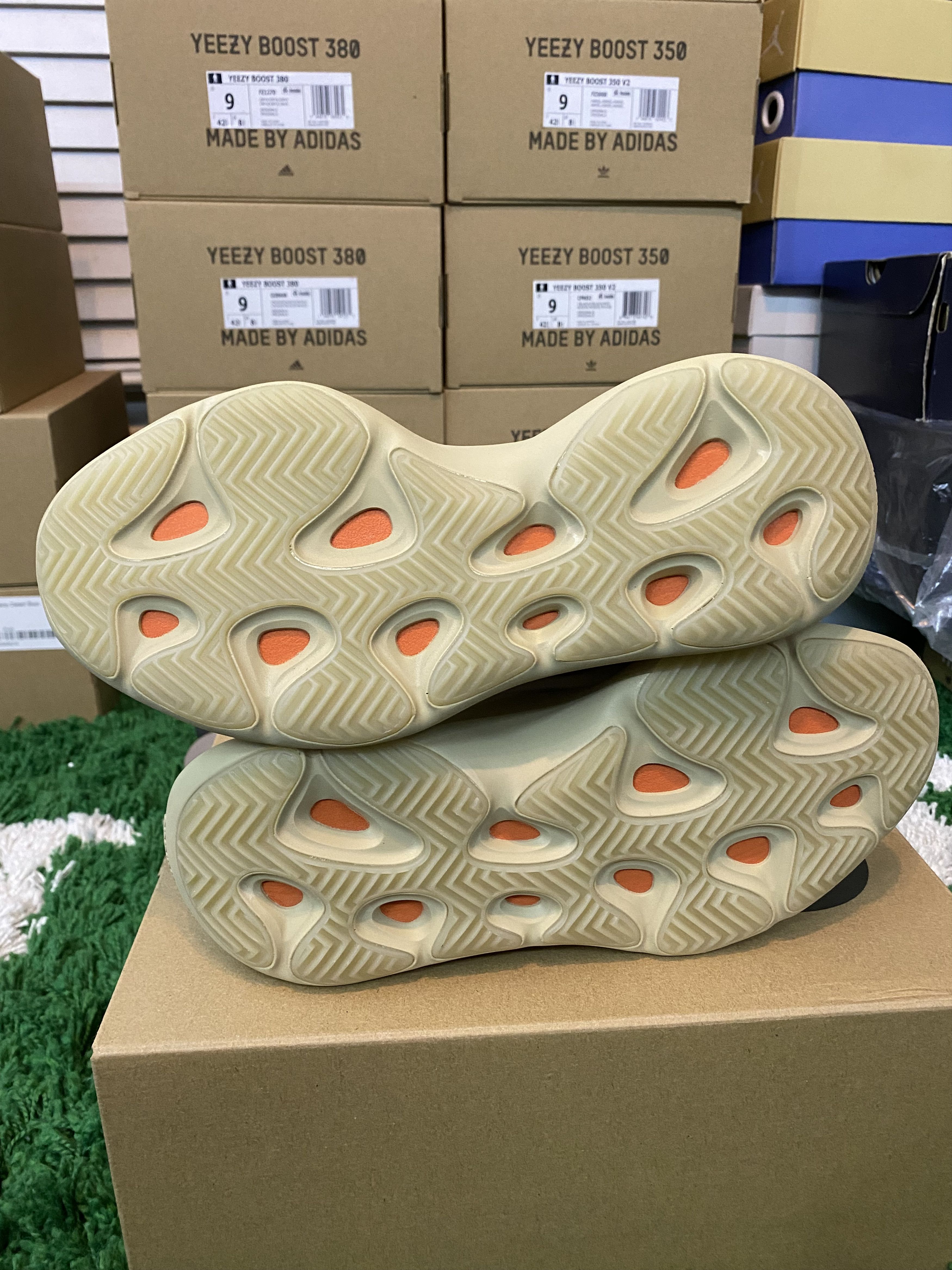 Adidas × Kanye West Yeezy 700 V3 - Safflower - G54853 Size US 8.5 / EU 41-42 - 7 Thumbnail