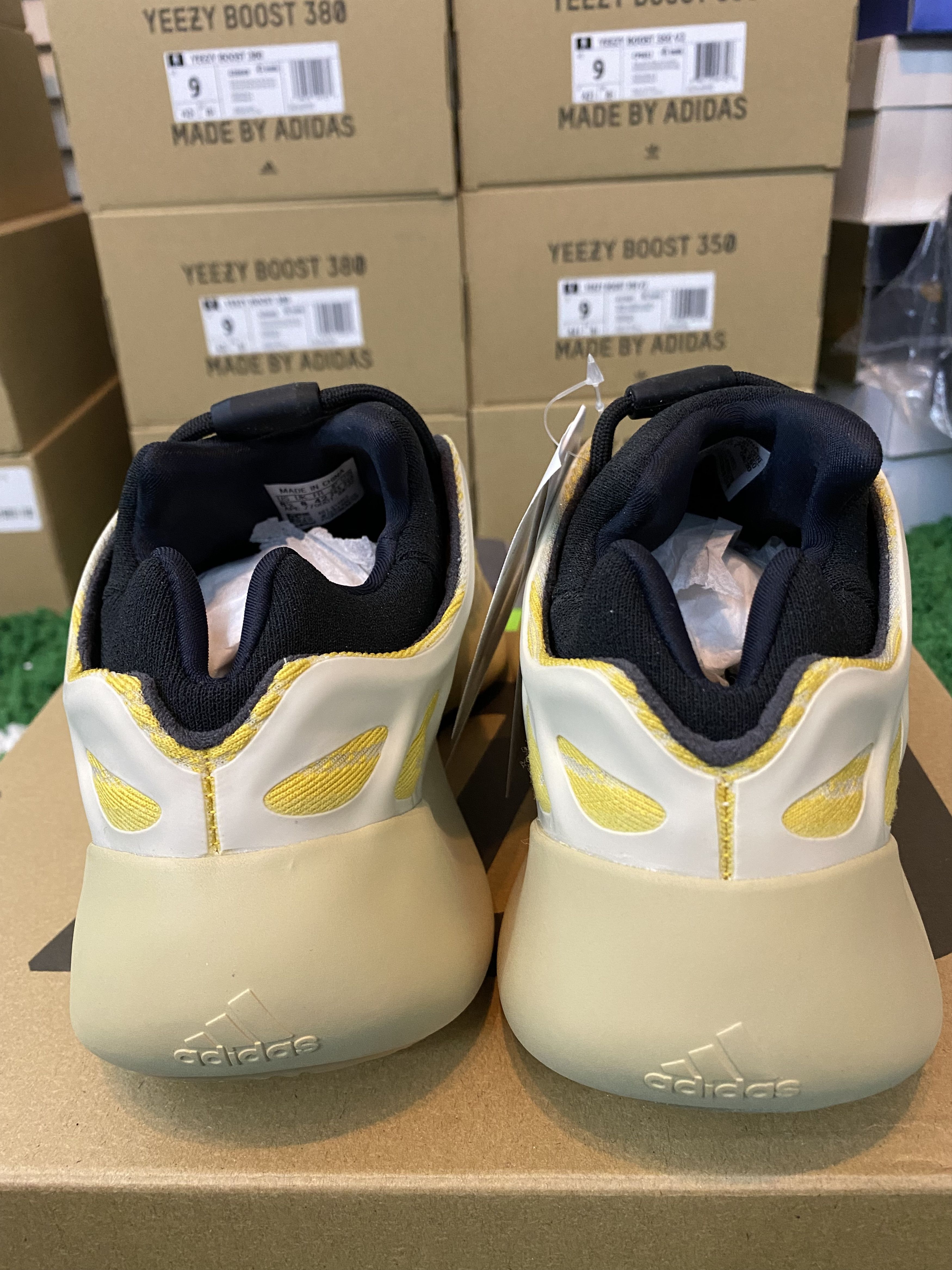 Adidas × Kanye West Yeezy 700 V3 - Safflower - G54853 Size US 8.5 / EU 41-42 - 5 Thumbnail