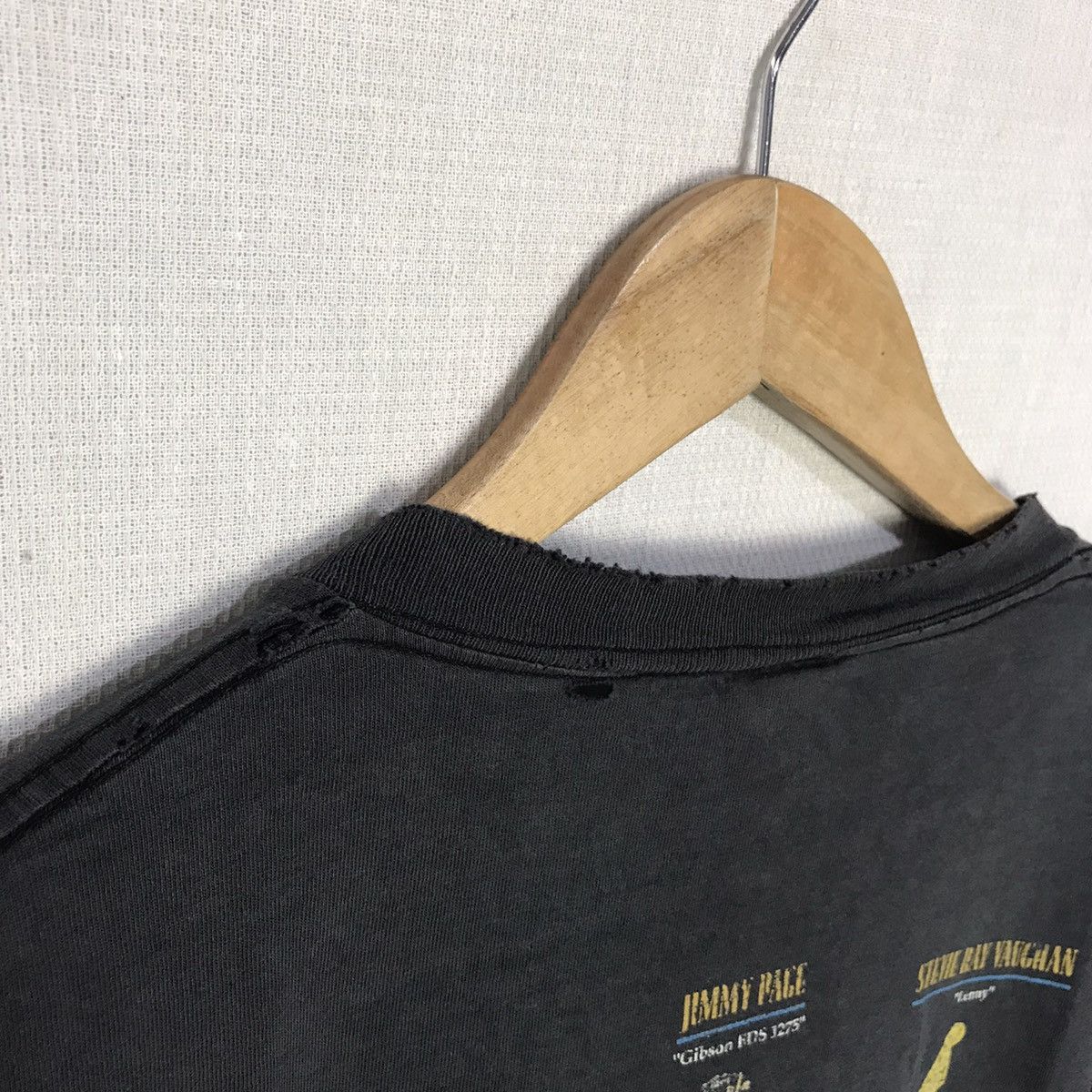 Band Tees × Vintage Vintage Famous guitars in the world Size US L / EU 52-54 / 3 - 5 Thumbnail