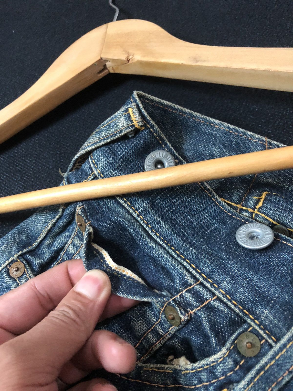 Evisu × Vintage VINTAGE EVIS/EVISU BUCKLE BACK SELVEDGE DISTRESED DENIM JEAN Size US 30 / EU 46 - 12 Thumbnail