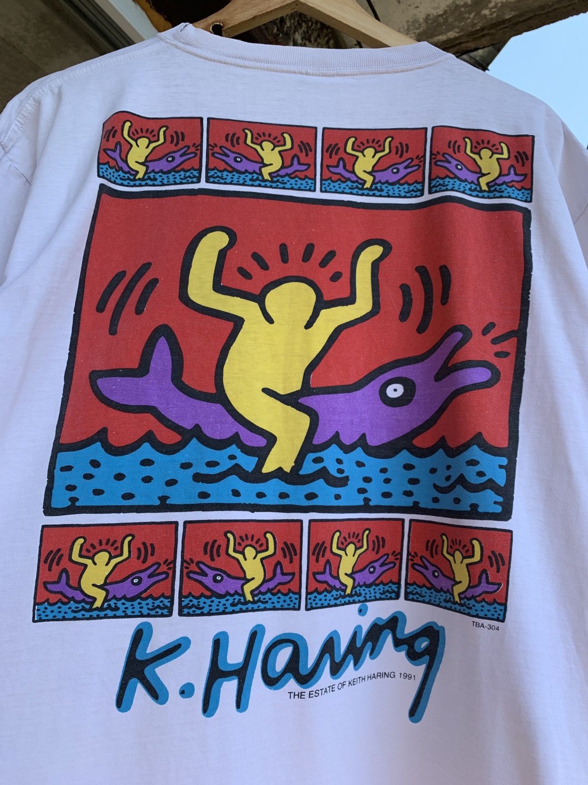 Keith Haring 1991 Vintage The Estate Of Keith Haring Dolphin Art T-Shirt Size US XL / EU 56 / 4 - 11 Thumbnail