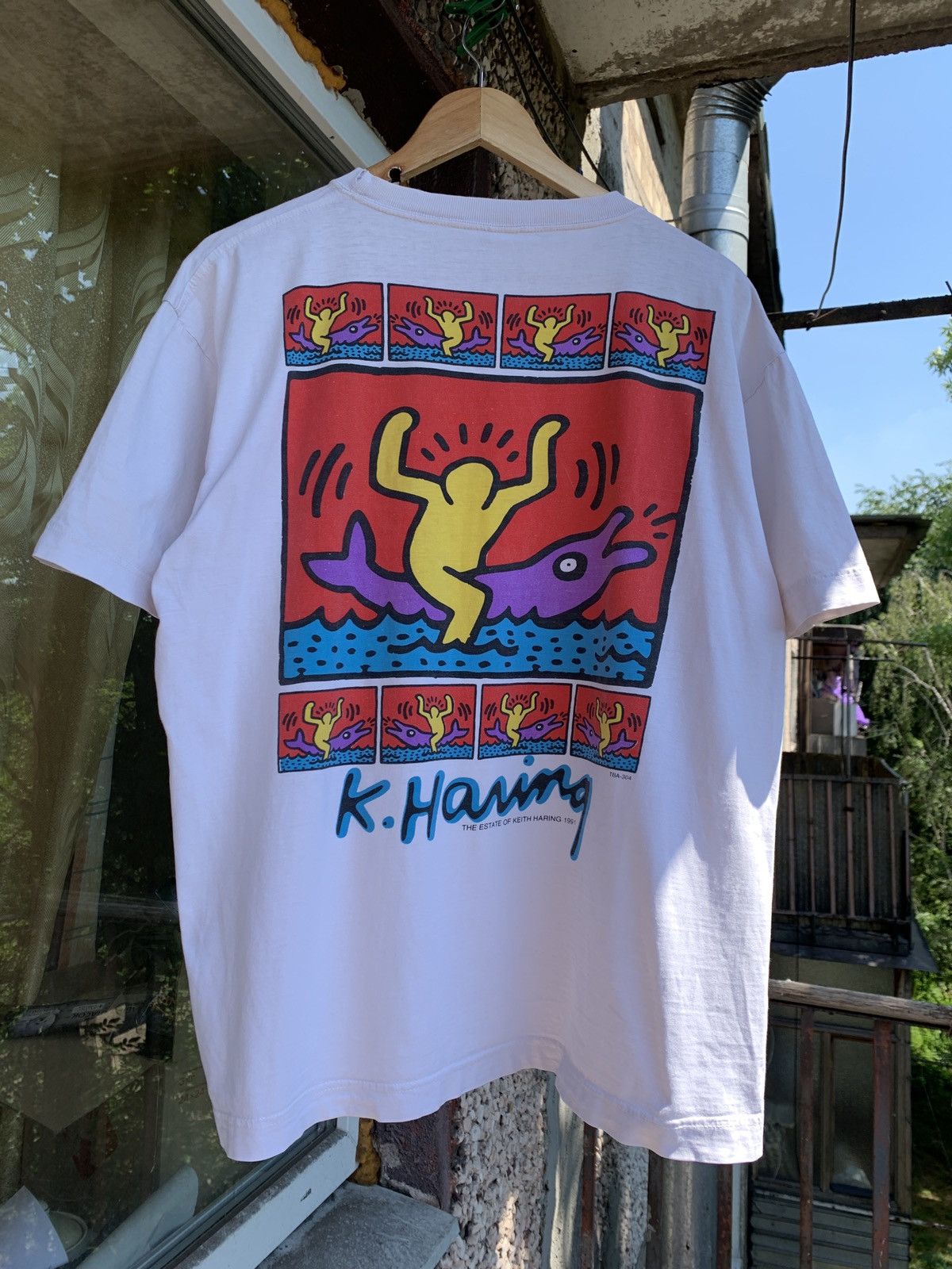 Keith Haring 1991 Vintage The Estate Of Keith Haring Dolphin Art T-Shirt Size US XL / EU 56 / 4 - 1 Thumbnail