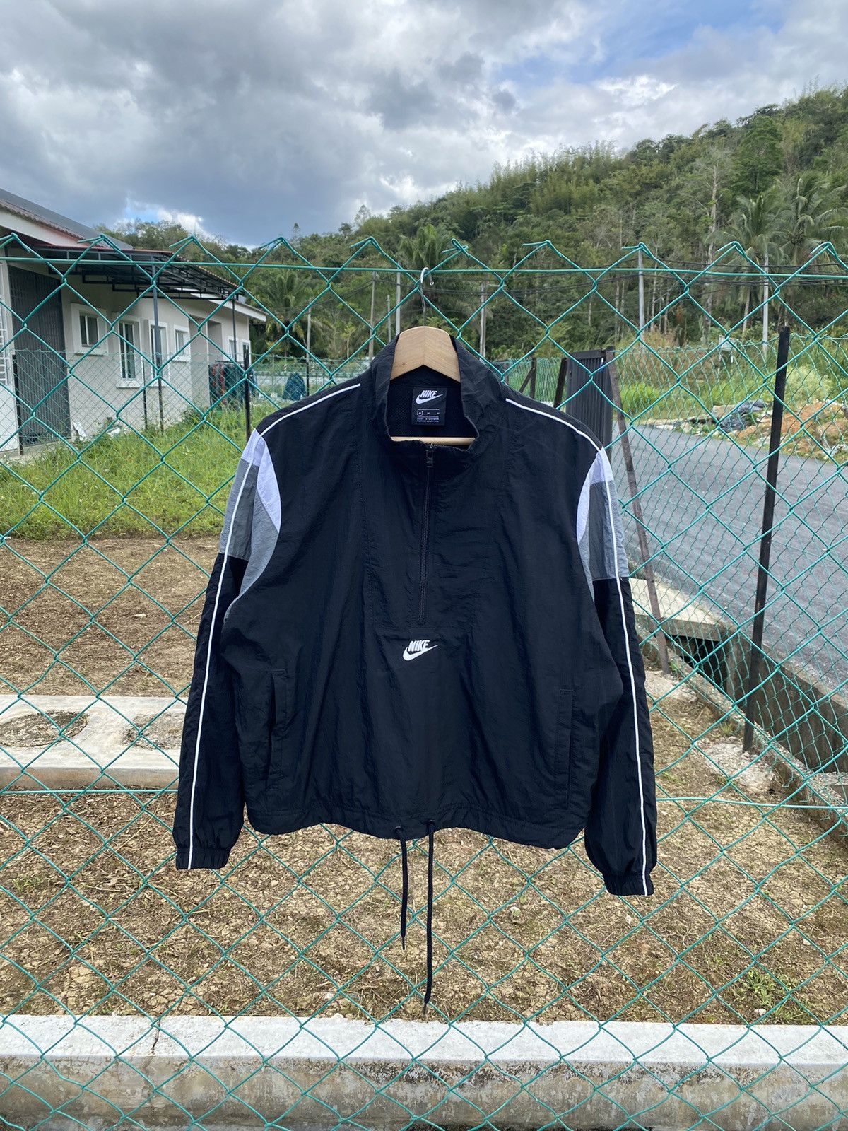 Nike Nike Center Pullover Cropped Windbreaker Size M / US 6-8 / IT 42-44 - 1 Thumbnail