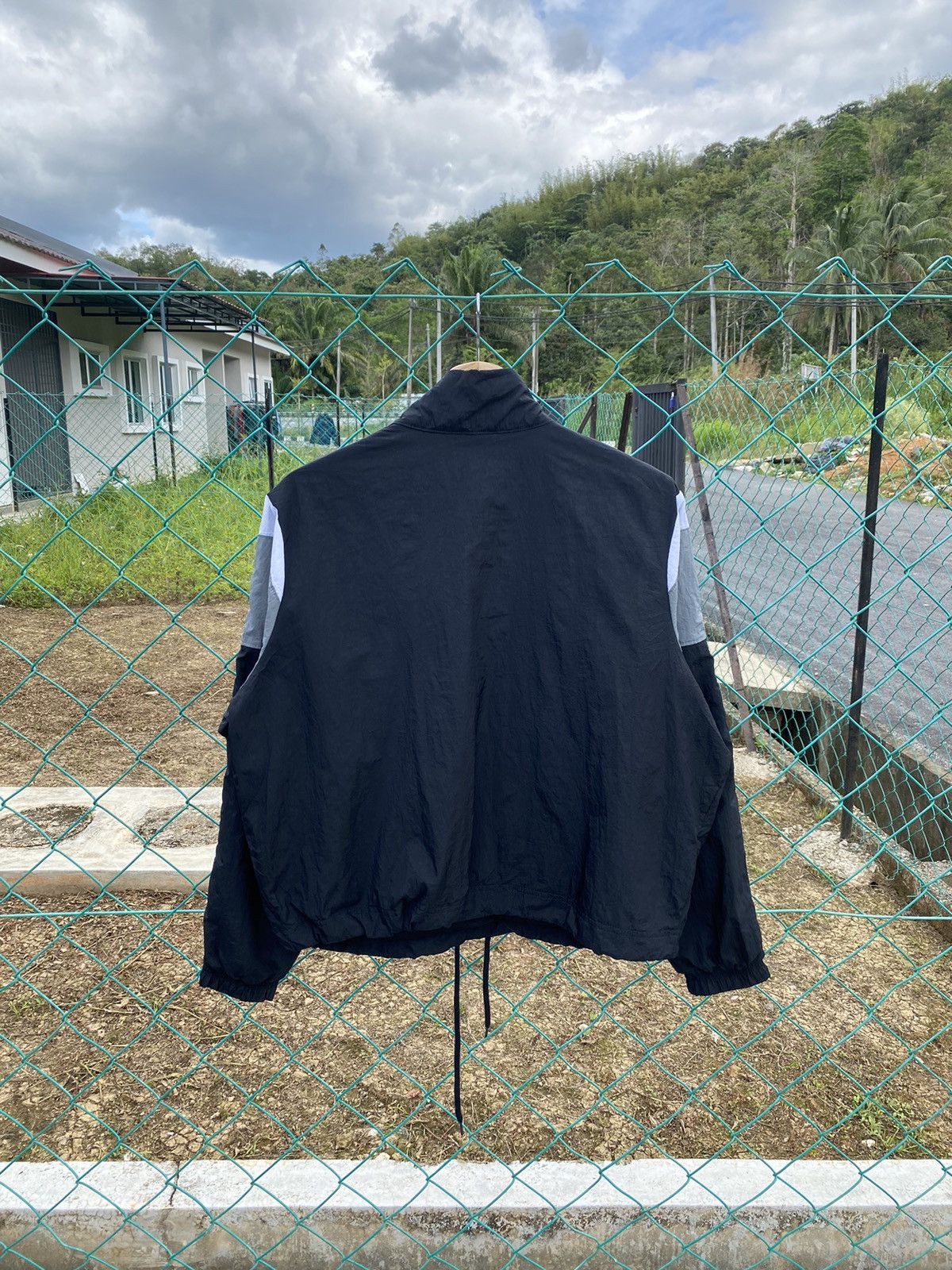 Nike Nike Center Pullover Cropped Windbreaker Size M / US 6-8 / IT 42-44 - 2 Thumbnail