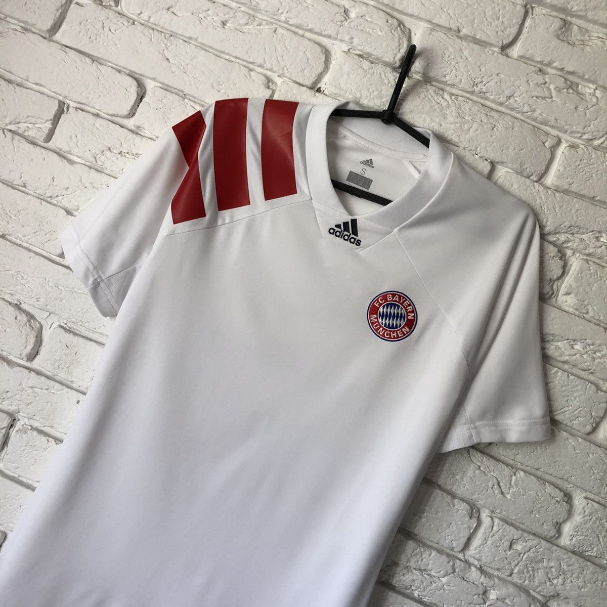 Adidas Bayern Munich Munchen retro copy 1991 1993 away jersey Size US S / EU 44-46 / 1 - 2 Thumbnail