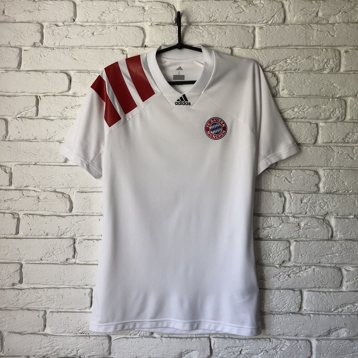 Adidas Bayern Munich Munchen retro copy 1991 1993 away jersey Size US S / EU 44-46 / 1 - 1 Thumbnail