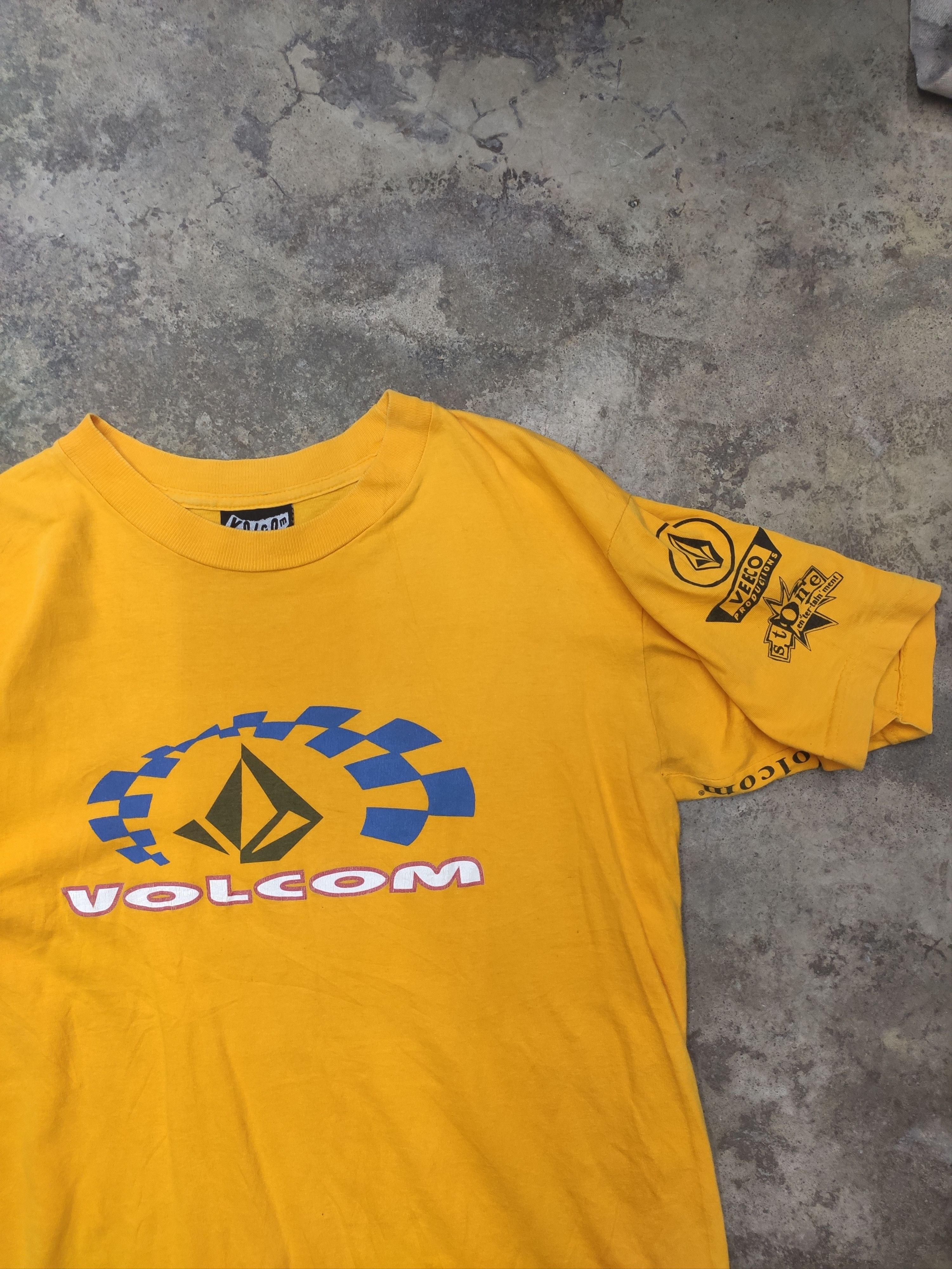 Powell Peralta Vintage 90s Vintage Volcom t shirt made in USA Size US M / EU 48-50 / 2 - 2 Thumbnail