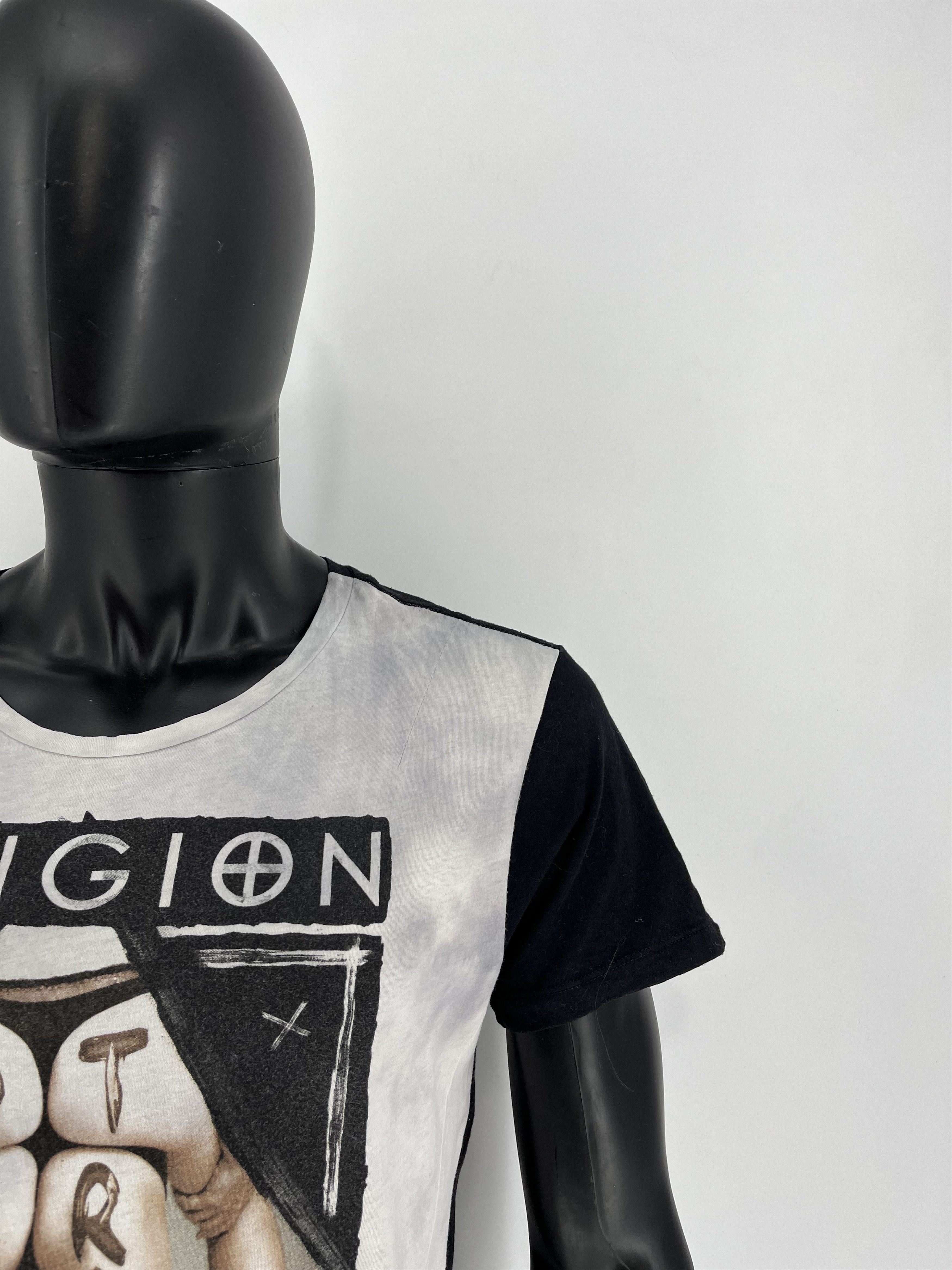 Vintage Vintage Y2k Religion Sexy girl skull Rap Style T-shirt Size US M / EU 48-50 / 2 - 3 Thumbnail