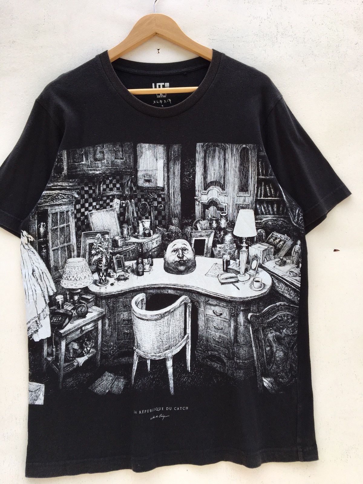 Uniqlo Uniqlo X Nicolas de Crecy La Republique Du Catch Tshirt Size US XL / EU 56 / 4 - 5 Thumbnail