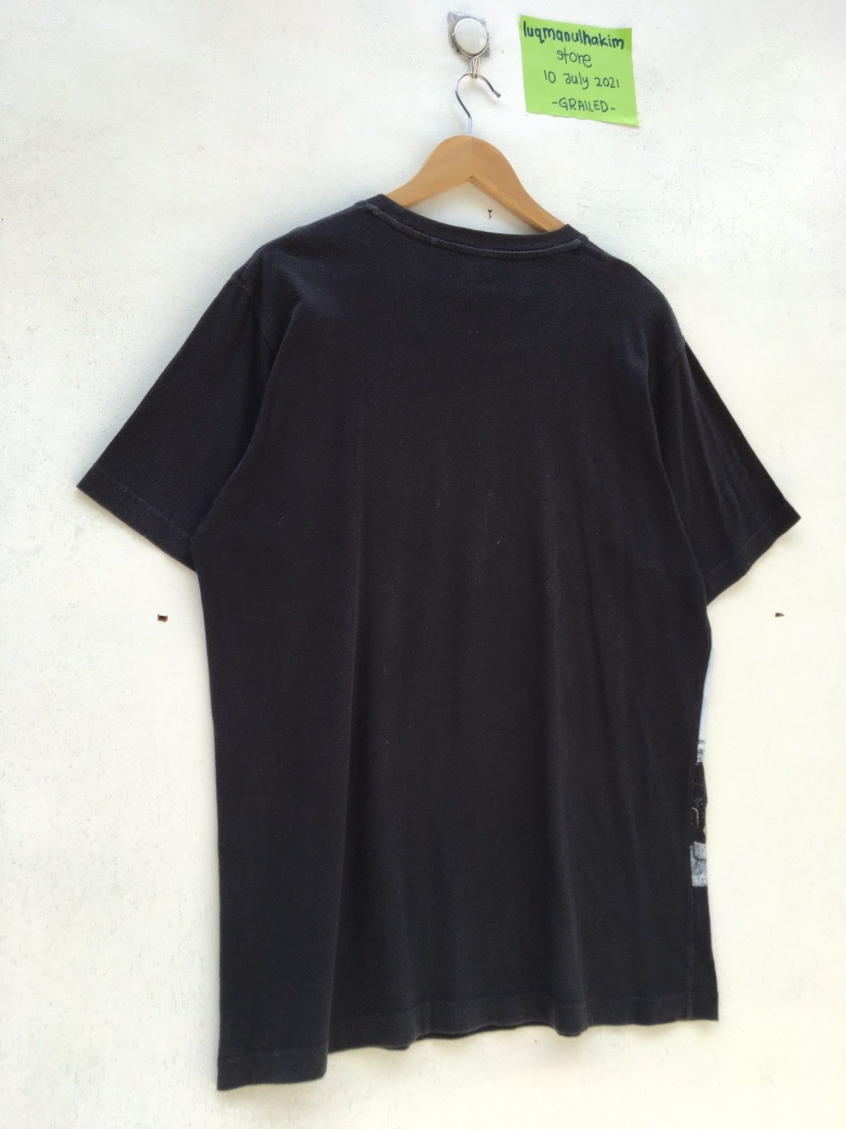 Uniqlo Uniqlo X Nicolas de Crecy La Republique Du Catch Tshirt Size US XL / EU 56 / 4 - 13 Thumbnail