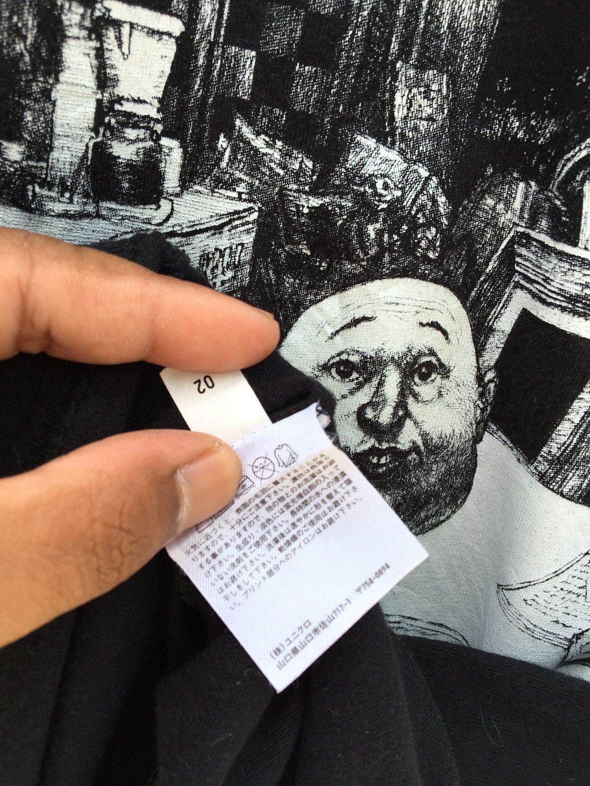 Uniqlo Uniqlo X Nicolas de Crecy La Republique Du Catch Tshirt Size US XL / EU 56 / 4 - 11 Thumbnail