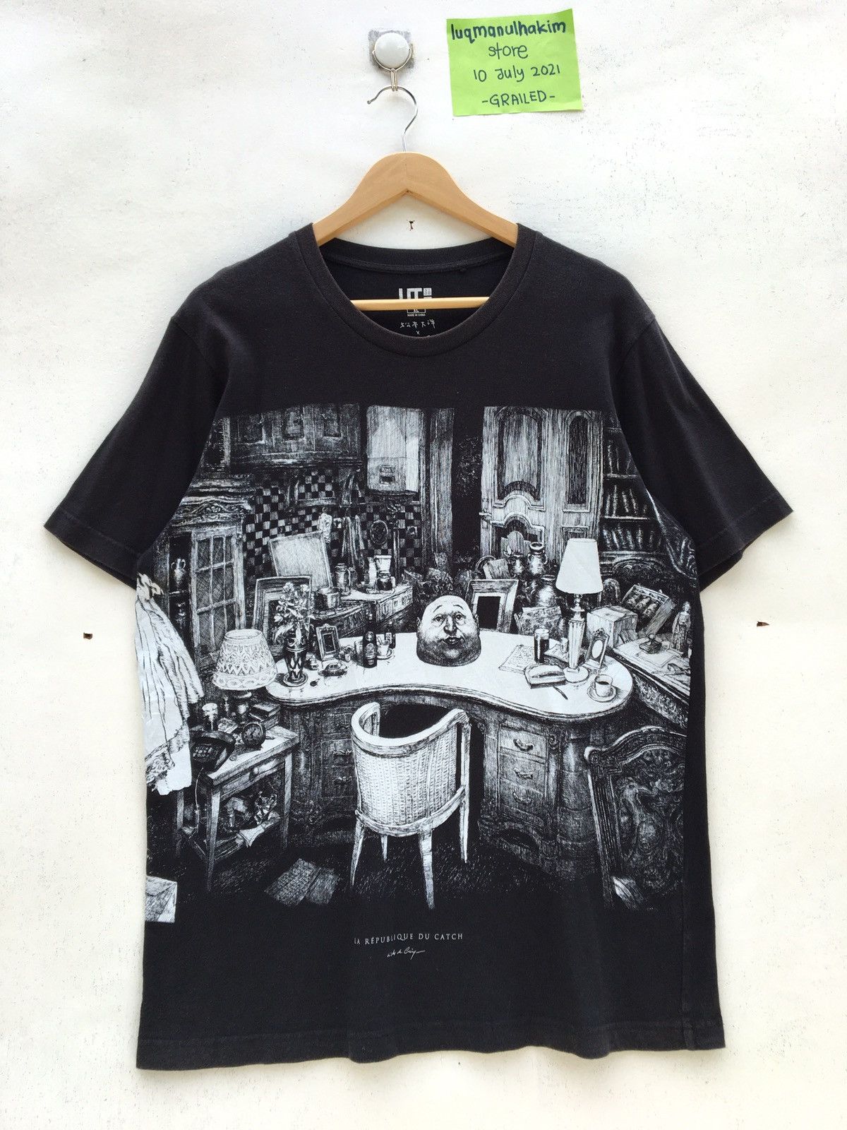 Uniqlo Uniqlo X Nicolas de Crecy La Republique Du Catch Tshirt Size US XL / EU 56 / 4 - 2 Thumbnail