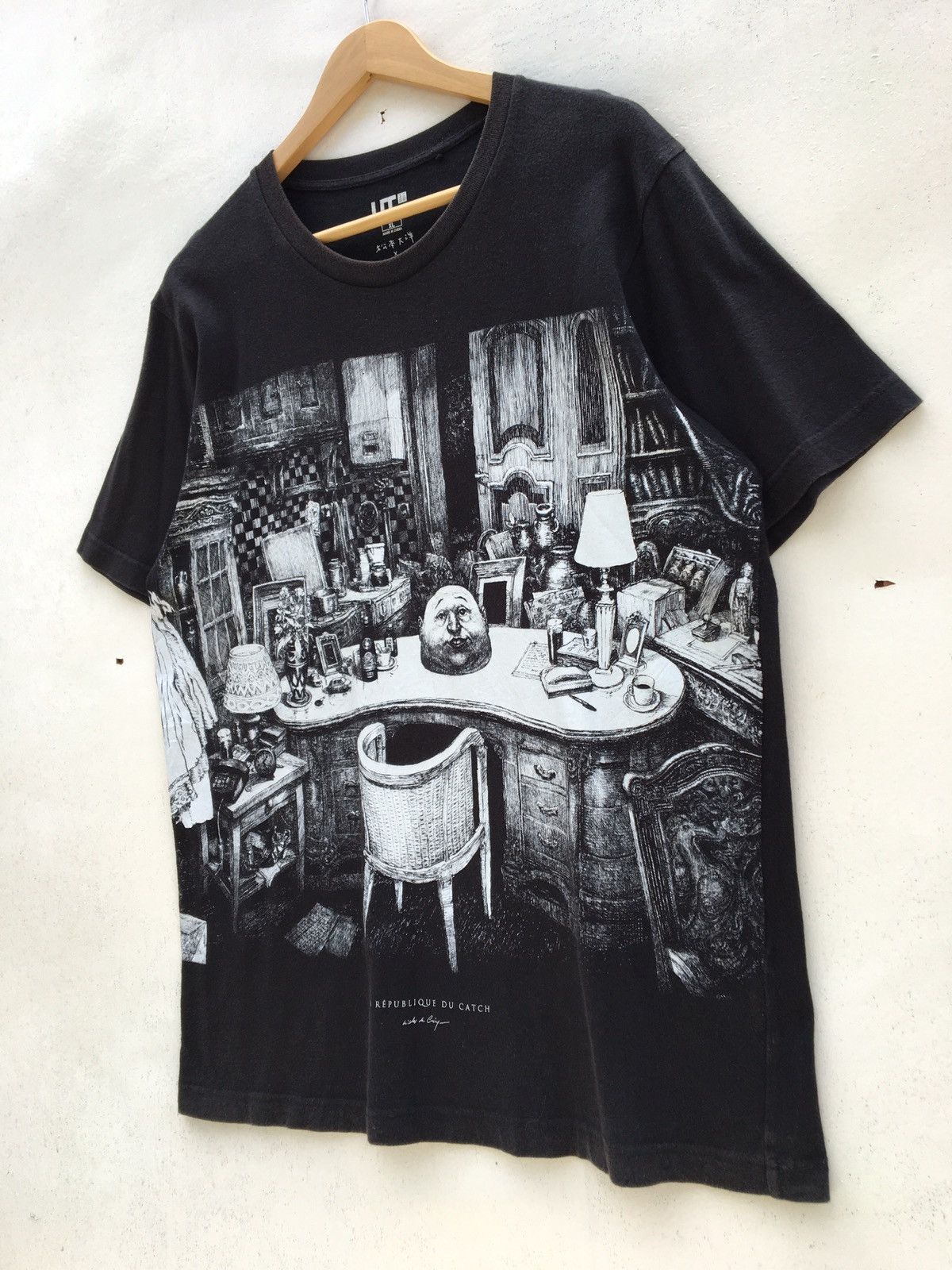 Uniqlo Uniqlo X Nicolas de Crecy La Republique Du Catch Tshirt Size US XL / EU 56 / 4 - 4 Thumbnail
