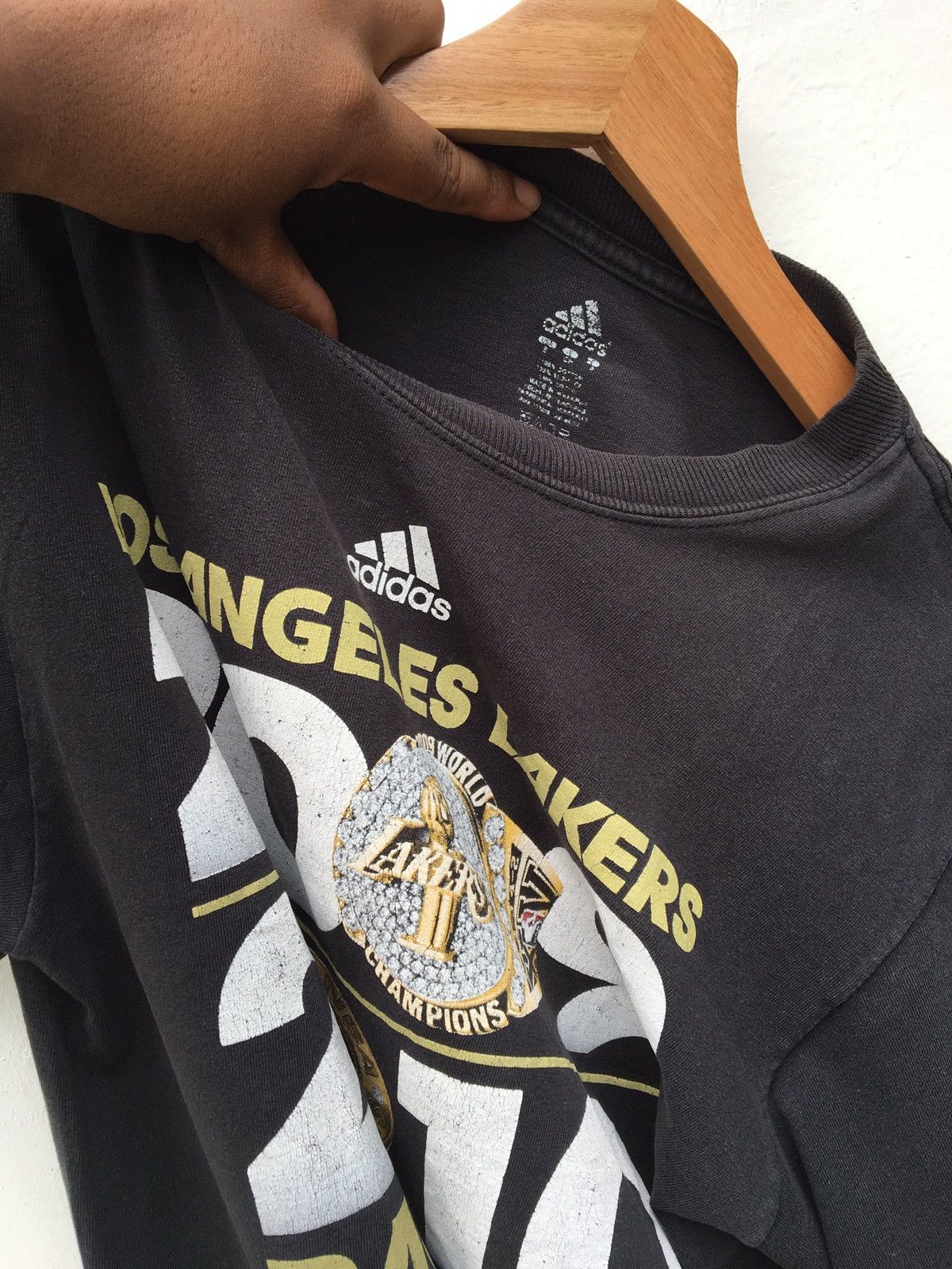 NBA Vintage Los Angeles Lakers B2B NBA Champions Tshirt Size US S / EU 44-46 / 1 - 7 Thumbnail