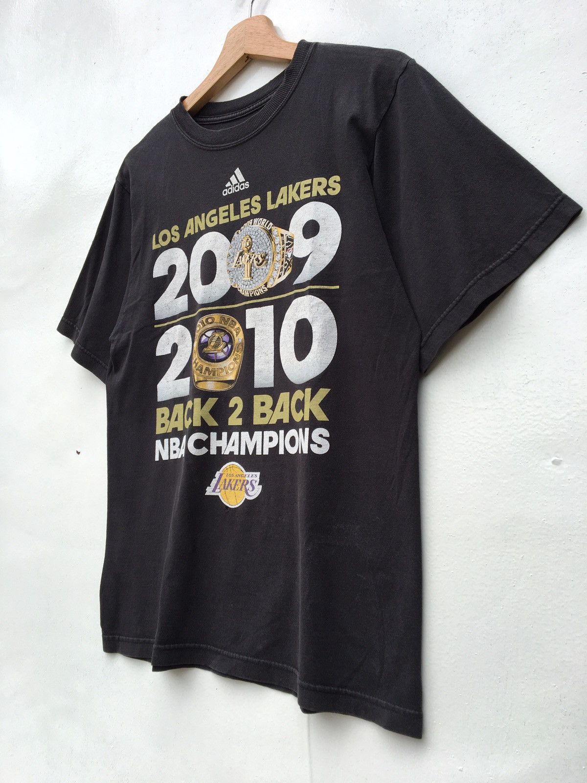 NBA Vintage Los Angeles Lakers B2B NBA Champions Tshirt Size US S / EU 44-46 / 1 - 3 Thumbnail