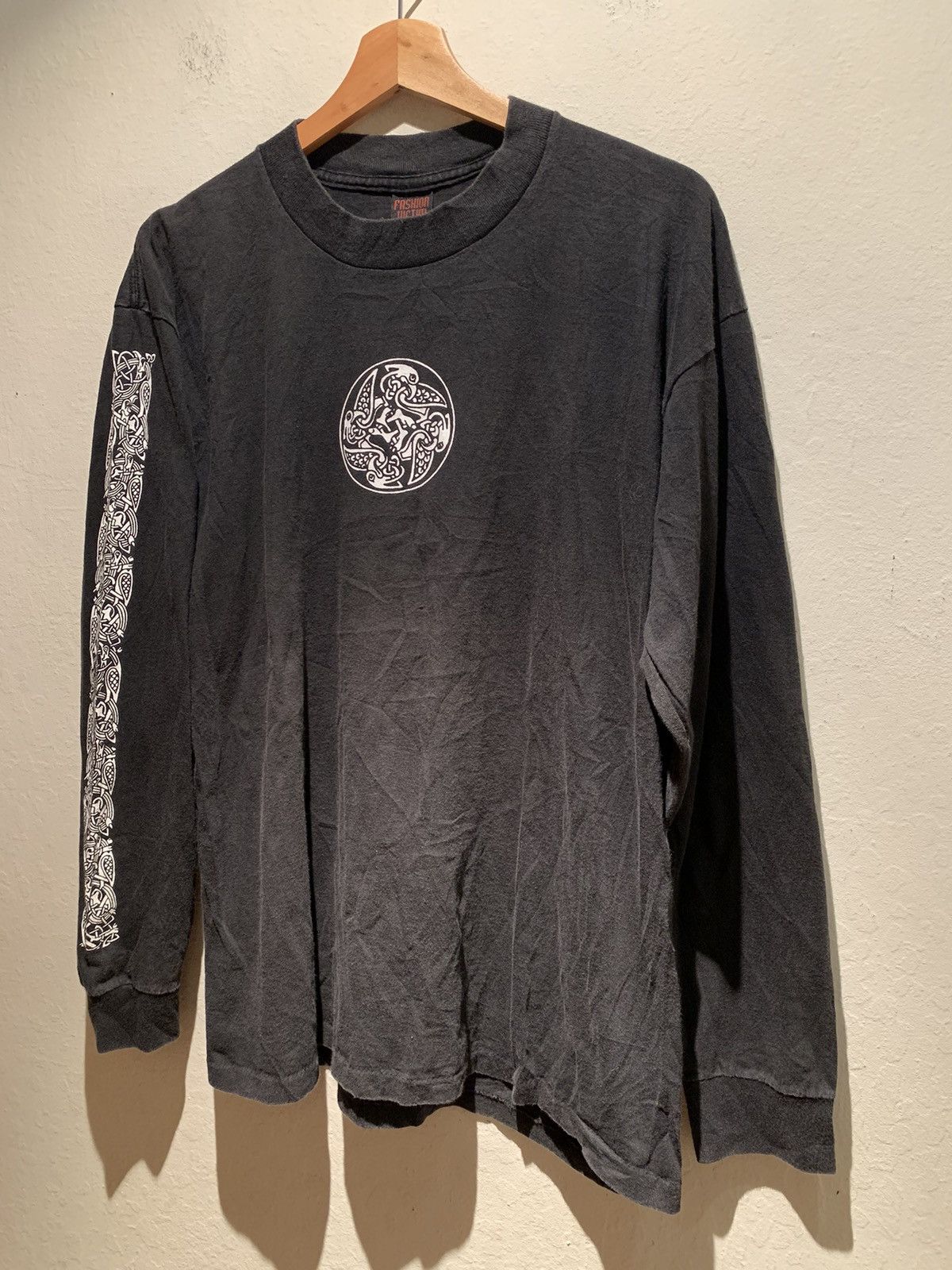 Fashion Victim × Vintage *RARE* Vintage 1994 Fashion Victim Art along Sleeve Shirt L Size US L / EU 52-54 / 3 - 1 Thumbnail