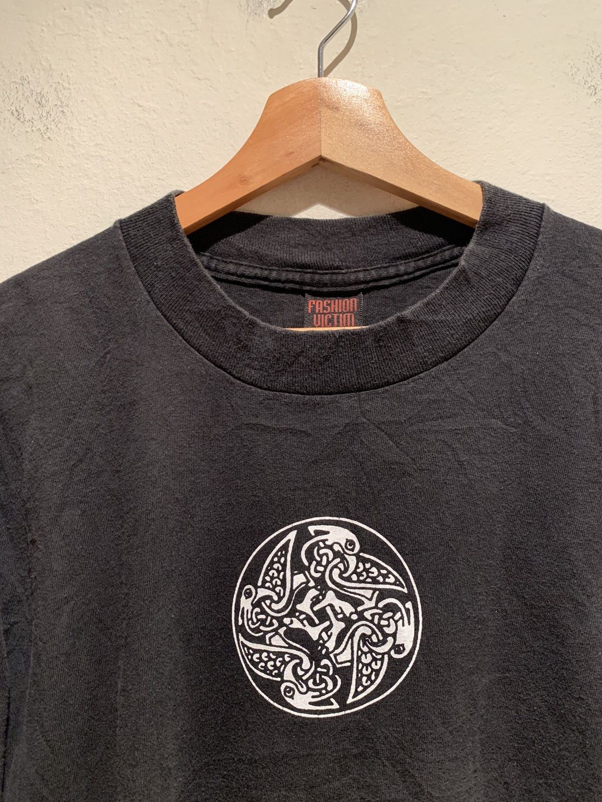 Fashion Victim × Vintage *RARE* Vintage 1994 Fashion Victim Art along Sleeve Shirt L Size US L / EU 52-54 / 3 - 3 Thumbnail