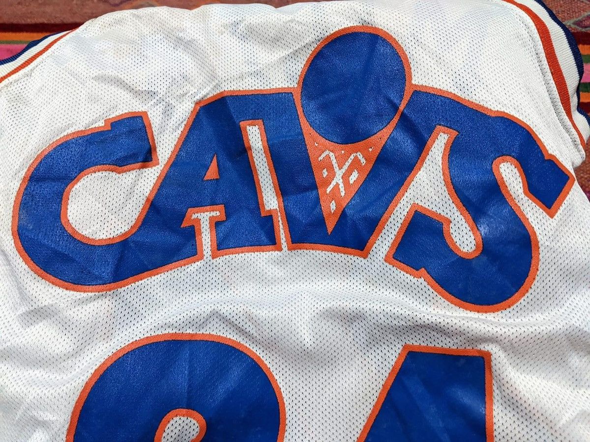 Champion Vintage 90s Champion NBA Cleveland Cavaliers Chris Mills #24 Size US S / EU 44-46 / 1 - 3 Thumbnail