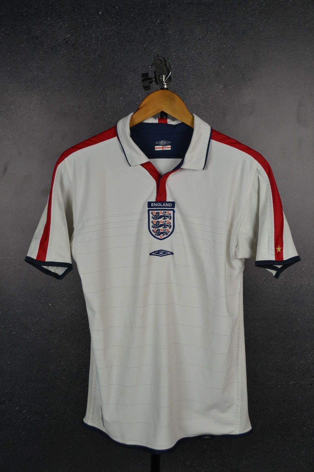 Umbro × Vintage Vintage England 2003 2004 home soccer Umbro jersey Size US S / EU 44-46 / 1 - 1 Thumbnail
