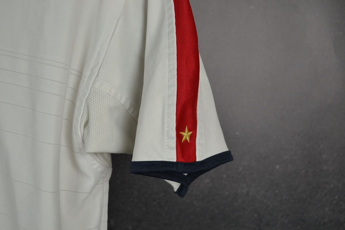 Umbro × Vintage Vintage England 2003 2004 home soccer Umbro jersey Size US S / EU 44-46 / 1 - 8 Thumbnail