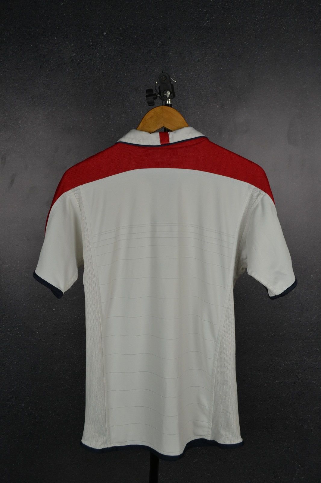 Umbro × Vintage Vintage England 2003 2004 home soccer Umbro jersey Size US S / EU 44-46 / 1 - 2 Thumbnail
