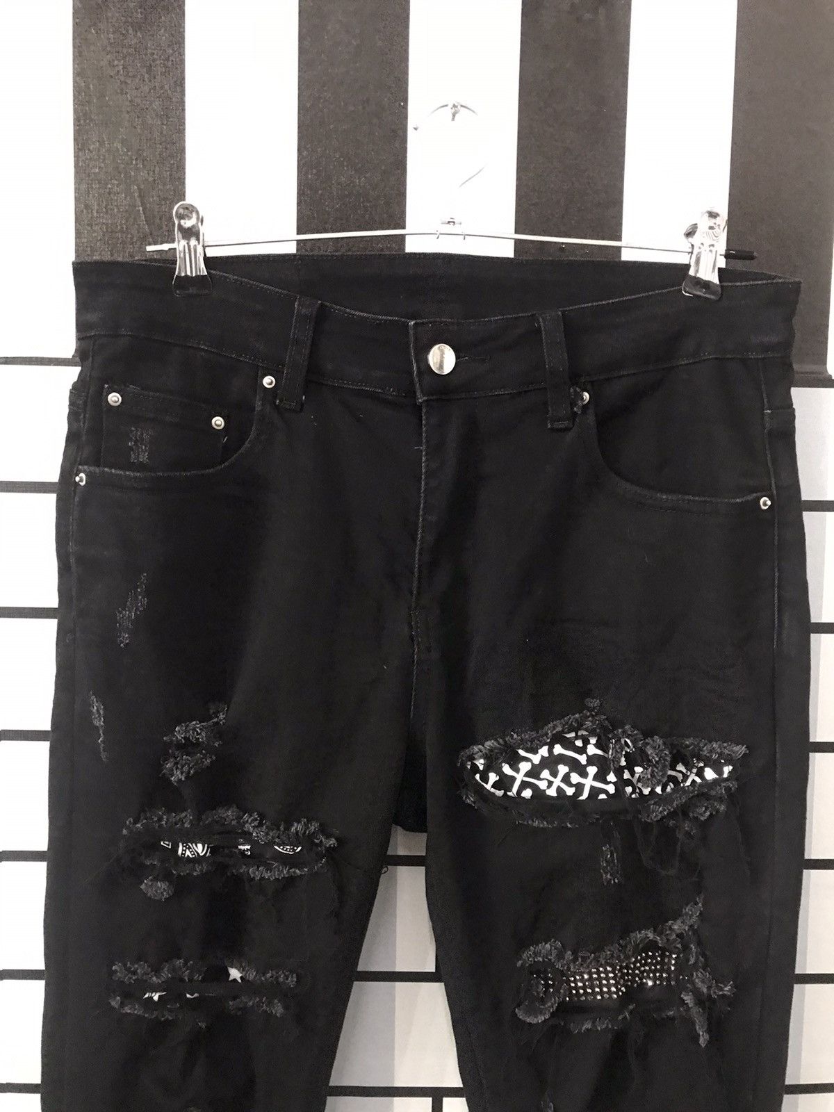 The Unbranded Brand Distressed Art Patch stretchable skinny jeans Size US 32 / EU 48 - 8 Thumbnail
