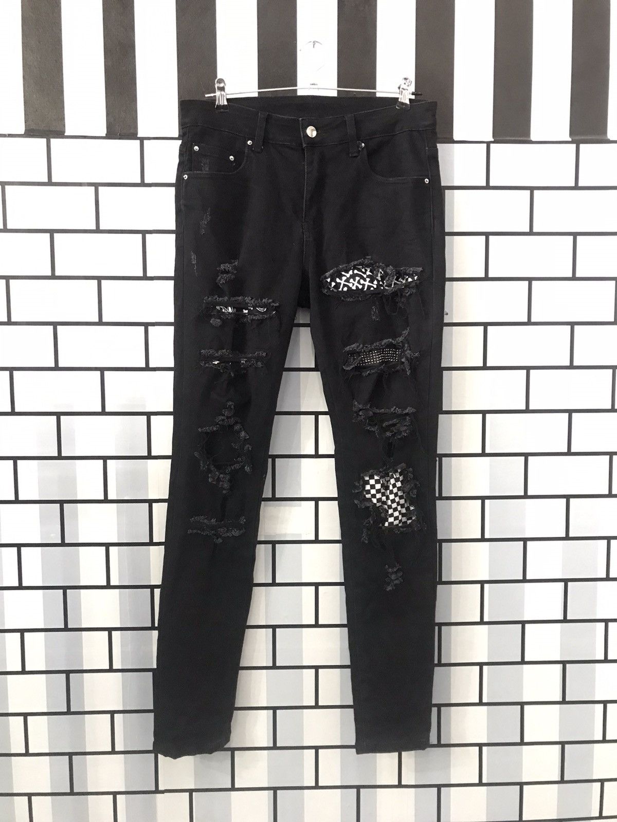 The Unbranded Brand Distressed Art Patch stretchable skinny jeans Size US 32 / EU 48 - 1 Thumbnail