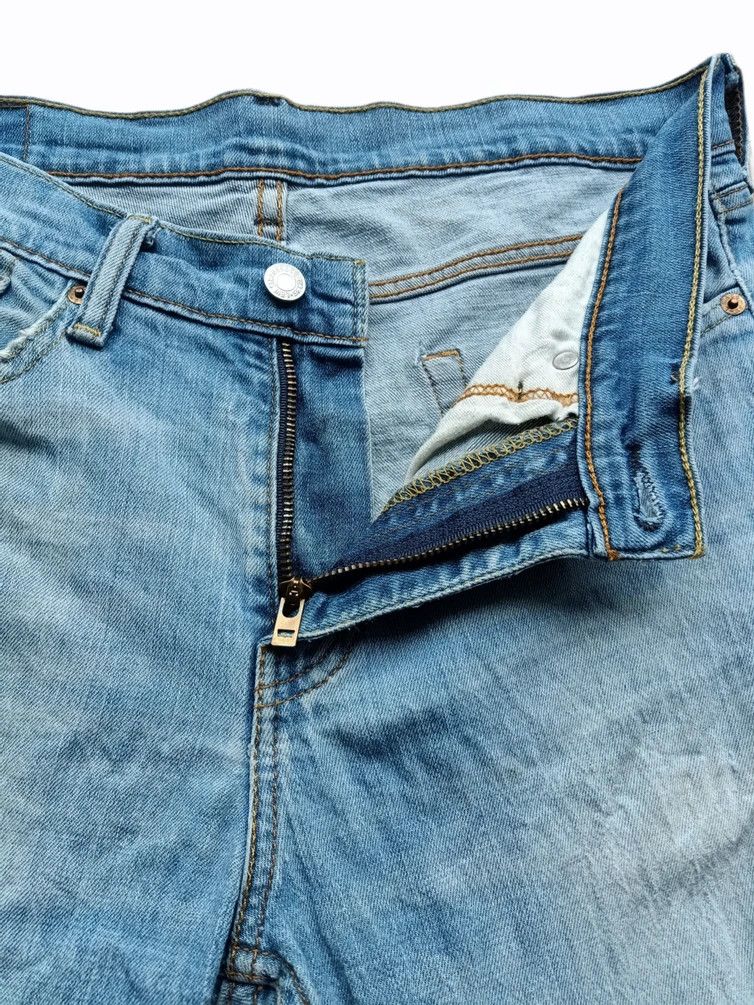 Levi's Vintage Distressed Levis light Blue Wash jeans Size US 31 - 11 Thumbnail