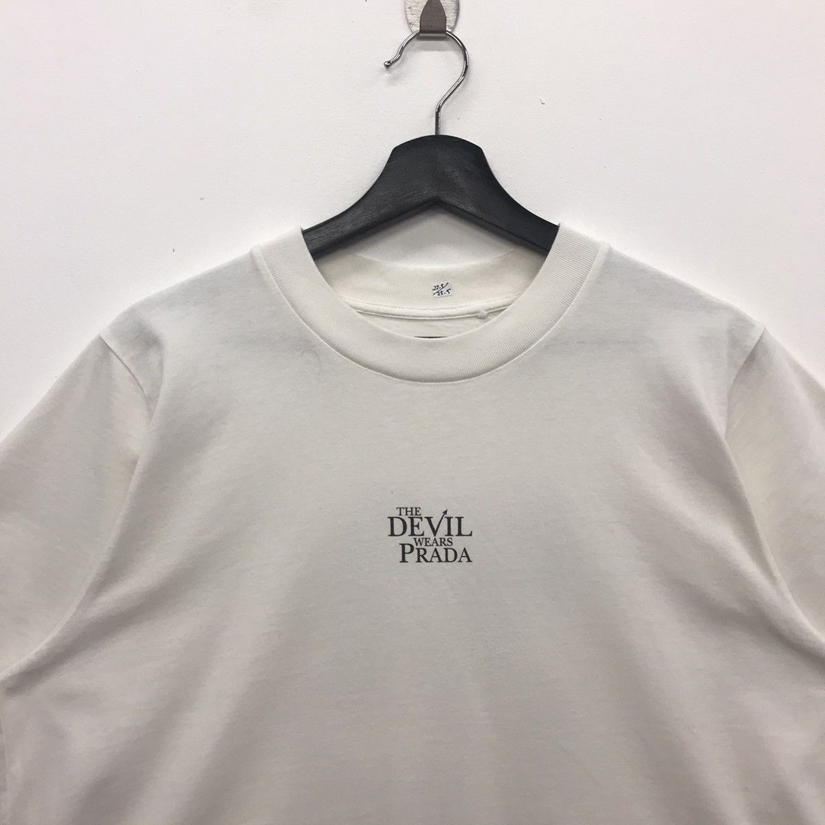 Japanese Brand × Uniqlo Rare!! Uniqlo X Movie The Devil Wears Prada Tee Size US XL / EU 56 / 4 - 3 Thumbnail