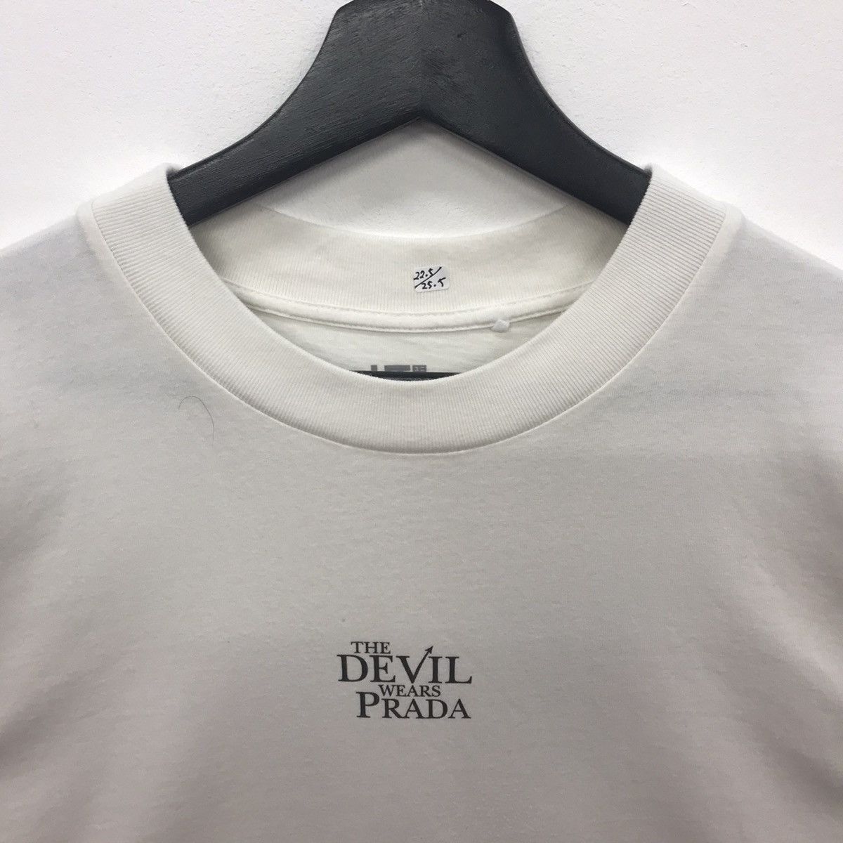 Japanese Brand × Uniqlo Rare!! Uniqlo X Movie The Devil Wears Prada Tee Size US XL / EU 56 / 4 - 8 Thumbnail