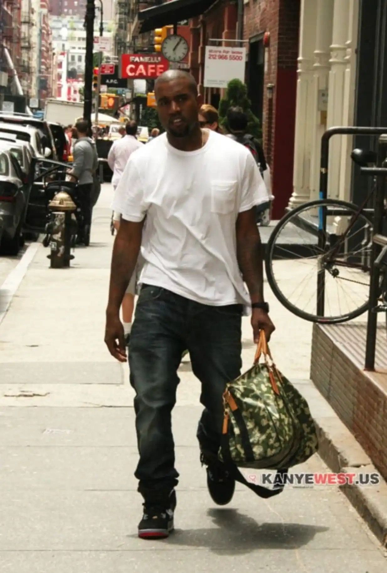 Louis Vuitton × Takashi Murakami Louis Vuitton monogramouflage camo duffle boston keepall Size ONE SIZE - 16 Thumbnail