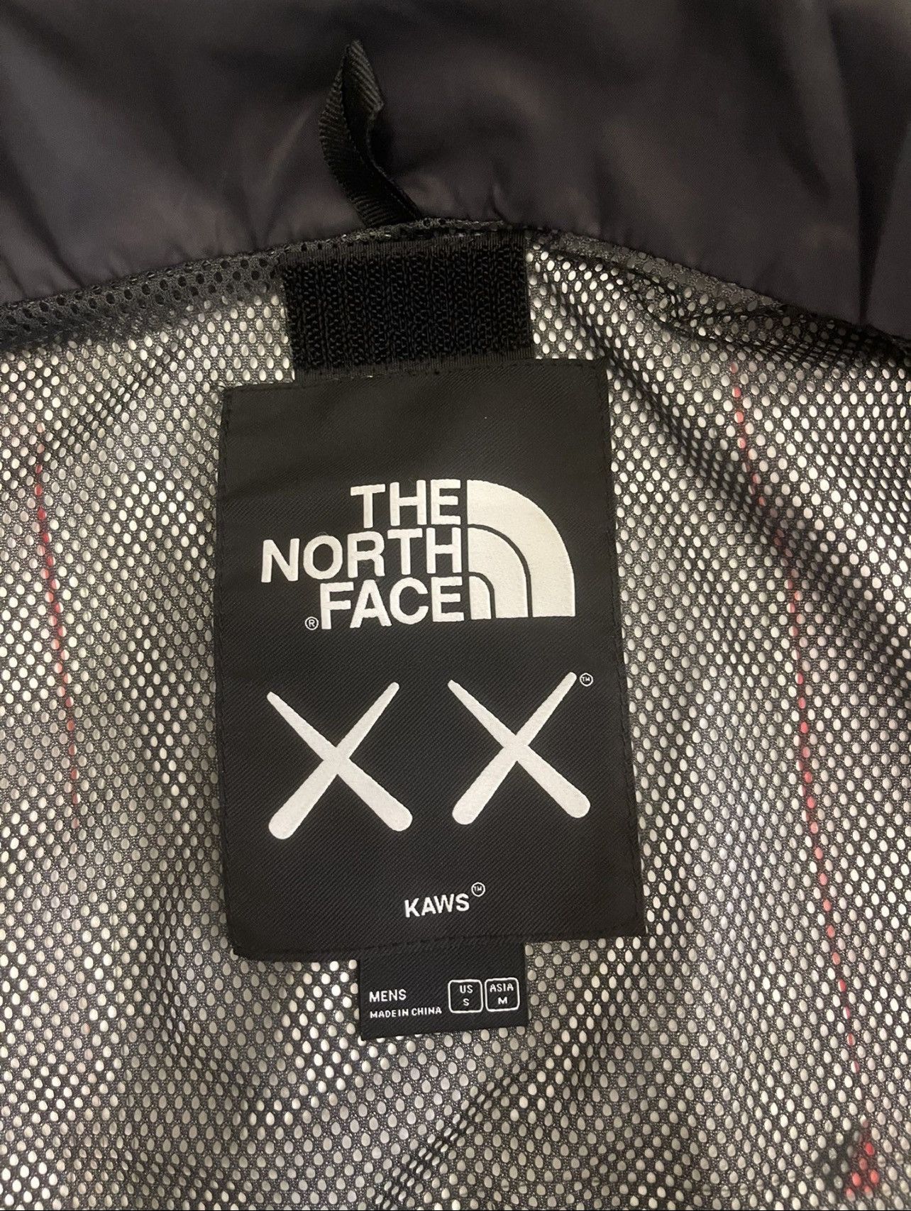 Kaws × The North Face XX KAWS retro 1986 mountain jacket Moonlight ivory Size US S / EU 44-46 / 1 - 10 Thumbnail